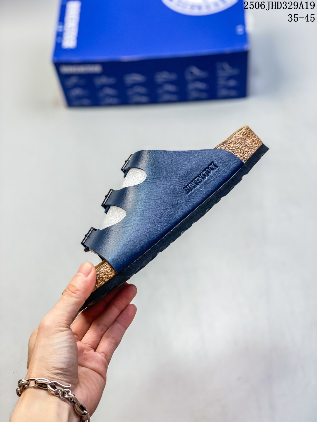 💰180
博肯 Birkenstock 三字拖鞋
广东原产#德国百年知名鞋履品牌·博肯Birkenstock 勃肯#采用质地柔软牛皮绒面材质#中底搭载缓震软木橡胶 其特有的鞋床设计，贴合脚面穿着舒适 Birkenstock Milano中性软木鞋底经典款式，非常好搭，鞋底结实耐磨，适合夏天。
尺码：35-45(偏大一码)
06JHD329A19
