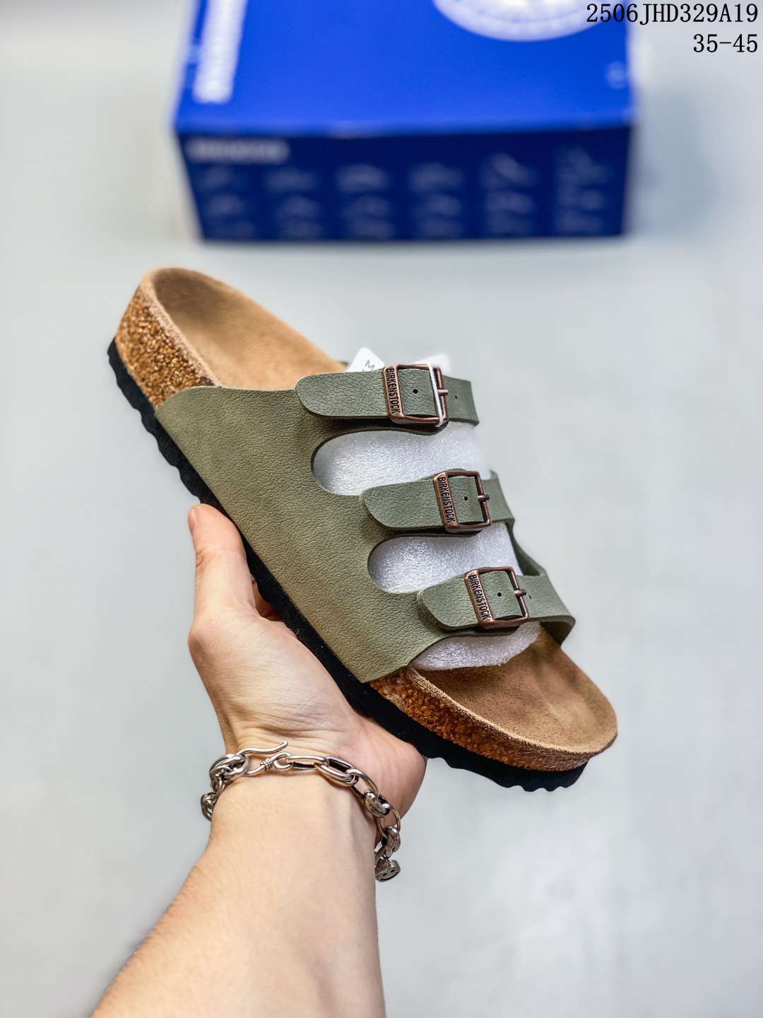 🈴 💰180
博肯 Birkenstock 三字拖鞋
广东原产#德国百年知名鞋履品牌·博肯Birkenstock 勃肯#采用质地柔软牛皮绒面材质#中底搭载缓震软木橡胶 其特有的鞋床设计，贴合脚面穿着舒适 Birkenstock Milano中性软木鞋底经典款式，非常好搭，鞋底结实耐磨，适合夏天。
尺码：35-45(偏大一码)
06JHD329A19