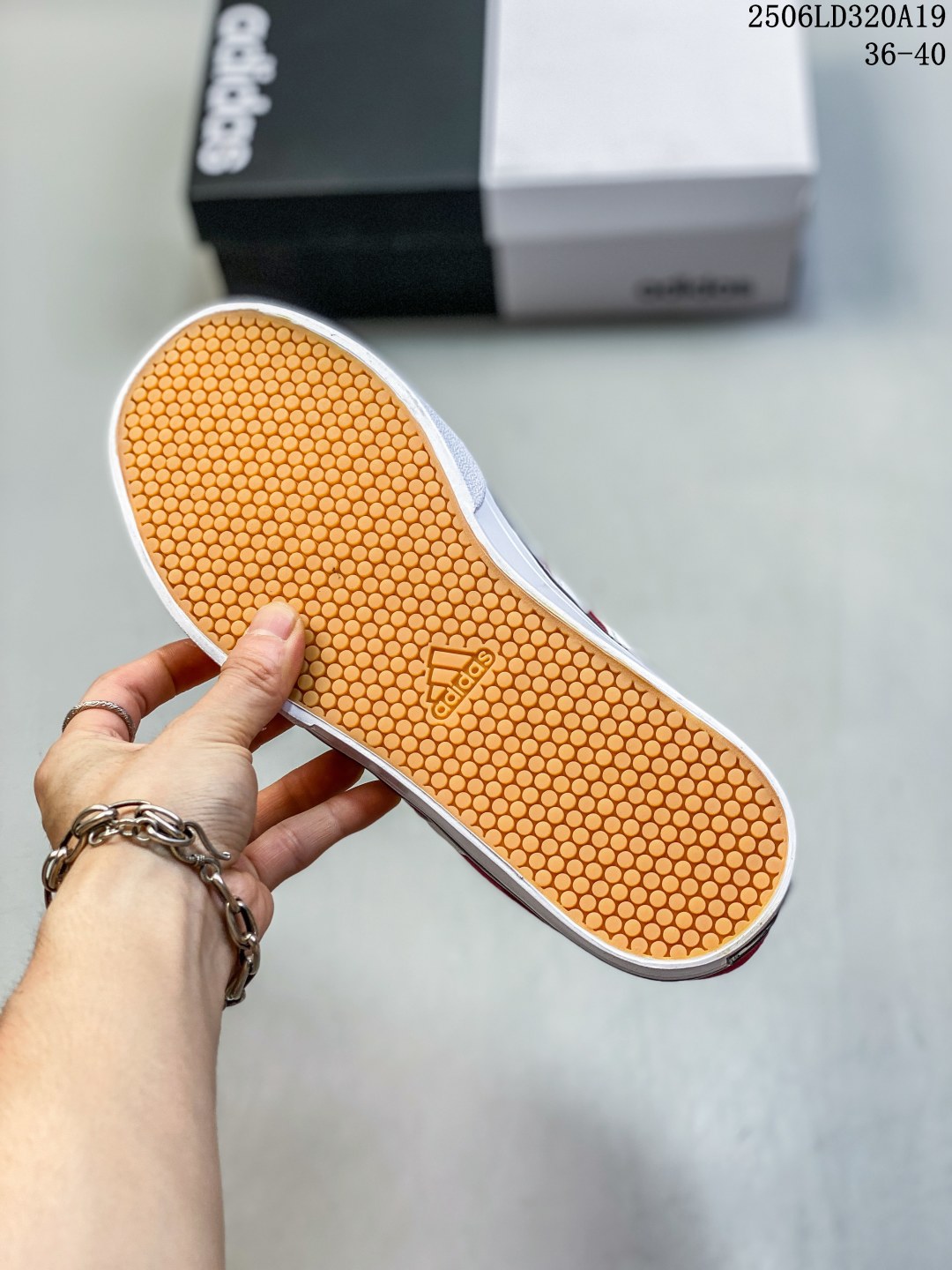 💰130
✅阿迪达斯 Adidas Gvp Canvas Str 三叶草校园系列军绿帆布面时尚休闲板鞋 码数：36-44
编码：06LD320A19