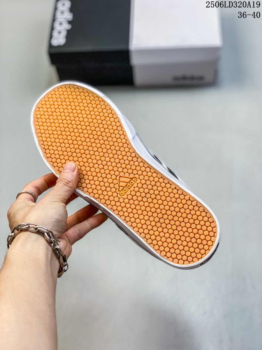 💰130
✅阿迪达斯 Adidas Gvp Canvas Str 三叶草校园系列军绿帆布面时尚休闲板鞋 码数：36-44
编码：06LD320A19