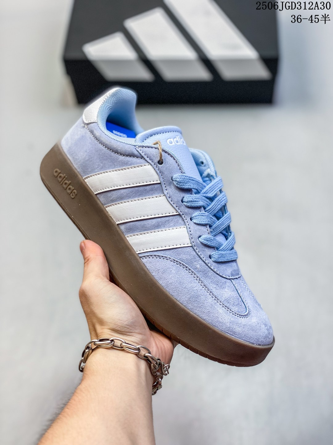 🈴 💰170
【公司级】阿迪达斯 ADIDAS BARREDA 考拉派对 复古休闲 清新 舒适百搭 德训鞋 t字头 防滑耐磨 低帮 板鞋 男女同款运动鞋。鞋头加宽设计提升了穿着舒适度,长时间步行不易疲劳,搭配轻量化鞋底轻量化鞋底材质,行走时能感受到良好的回弹支撑。外观设计上主打简约百搭风格,配色丰富且男女通用,适合日常通勤、轻运动等多种场景。好适合春夏穿🌊磨毛鞋面就非常有质感,脚感很好!穿起来软乎乎🍞正常尺码就好~#硬控我的百搭好鞋 #打翻春日调色盘 #超百搭复古板鞋 #最常穿的鞋 #开春好鞋推荐
货号: JQ4238
尺码: 35 36 36⅔ 37⅓ 38 38⅔ 39⅓ 40 40⅔ 41⅓ 42 42⅔ 43⅓ 44 45
编码:06JGD314A30