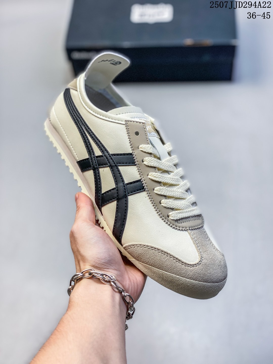 💰110
公司级✅Onitsuka Tiger NIPPON MADE 鬼冢虎手工鞋系列 最高版本MEXICO 66 DELUXE メキシコ 66 デラックス独家！同步官方，手工鞋新款三联吊牌！系带/免系带两用穿法！高密度双层组合中底板，根据楦头形状预定型，完美贴合脚弓！高弹性EVA成型鞋垫，支撑性能强，可以缓冲双足压力，减轻疲劳！
货号:1183C102 -500
Size:36 37 37.5 38 39 39.5 40.5 41.5 42 42.5 43.5 44 45
编码：07JJD294A22
