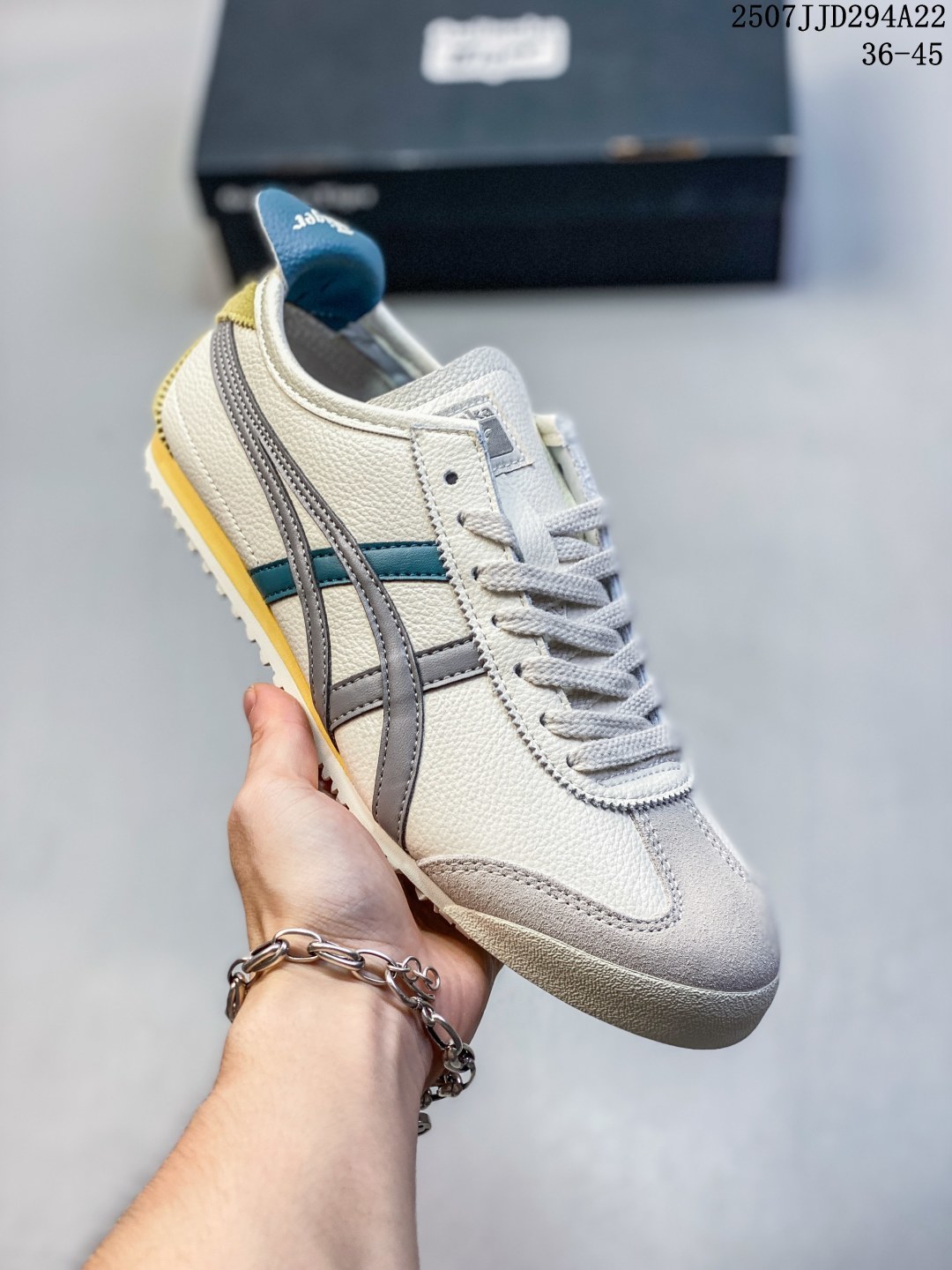 💰110
公司级✅Onitsuka Tiger NIPPON MADE 鬼冢虎手工鞋系列 最高版本MEXICO 66 DELUXE メキシコ 66 デラックス独家！同步官方，手工鞋新款三联吊牌！系带/免系带两用穿法！高密度双层组合中底板，根据楦头形状预定型，完美贴合脚弓！高弹性EVA成型鞋垫，支撑性能强，可以缓冲双足压力，减轻疲劳！
货号:1183C102 -500
Size:36 37 37.5 38 39 39.5 40.5 41.5 42 42.5 43.5 44 45
编码：07JJD294A22