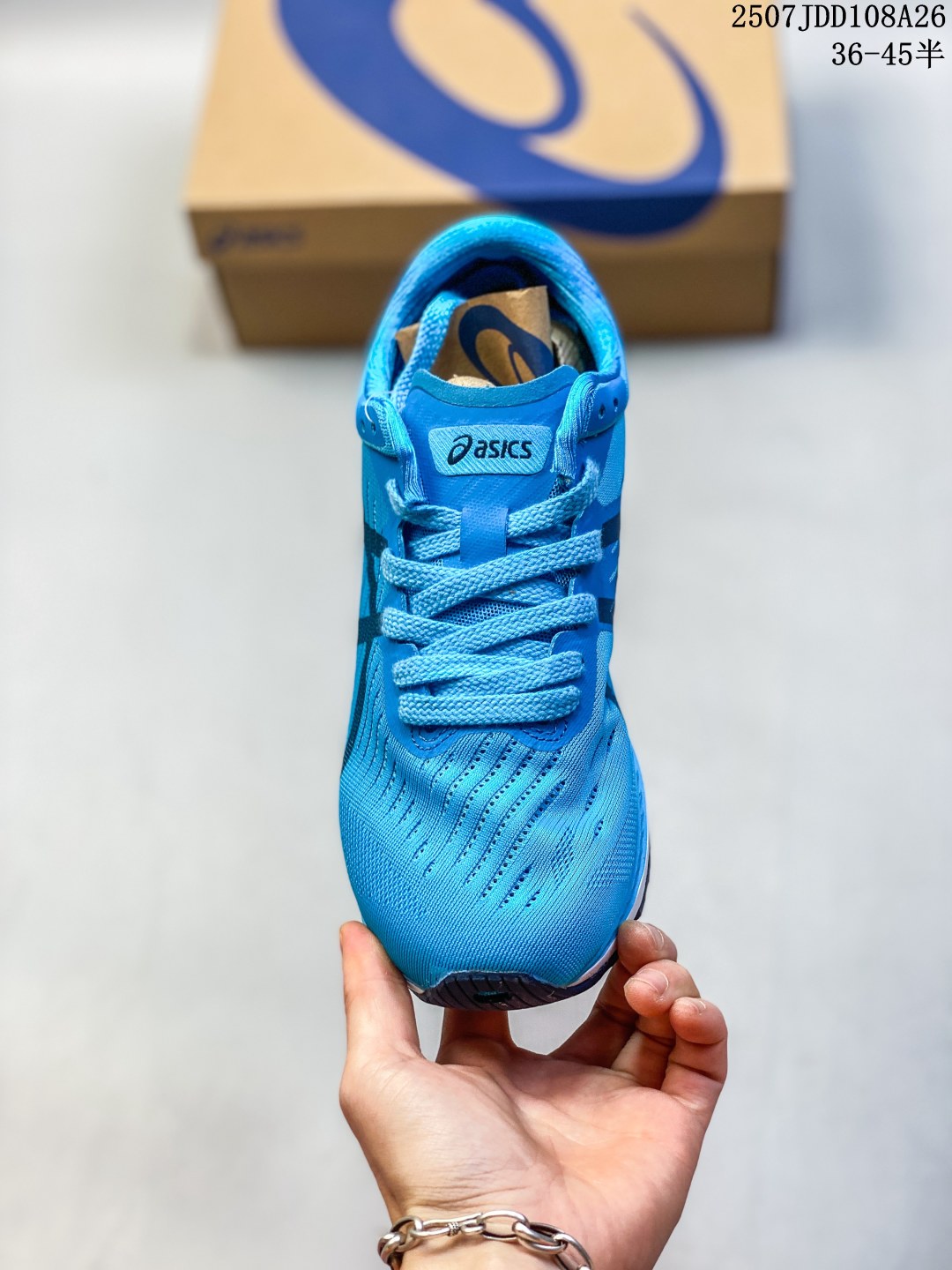 💰150 特价
ASICS亚瑟士METARACER TOKYO 碳板马拉松竞速跑步男女轻便跑步鞋网面透气缓震耐磨运动鞋。METARACER是目前所有亚瑟士竞速跑鞋里,弹性最出色的,没有之一;中底依然是使用多年的Flytefoam材质,缓冲-回弹-稳定性-重量-耐久性都达到比较好的平衡点。没有传统马拉松跑鞋的生硬感,配速稍慢的训练也可以驾驭;前掌配置碳板设计延伸至中足,轻量弹性兼顾良好的稳固性,配合网眼布鞋面材质,具有良好的透气性和快干性。延续了亚瑟士跑鞋的舒适感,脚感上无须太多适应时间。中底厚度也与一般跑鞋接近(前15mm/后24mm),非厚底跑鞋;可能是如今所有碳板鞋中,对亚洲足型最友好的一款。
类型:男女鞋
货号:1011A676-400
码数:36-45含半码
XM0715Q646
07JDD108A26