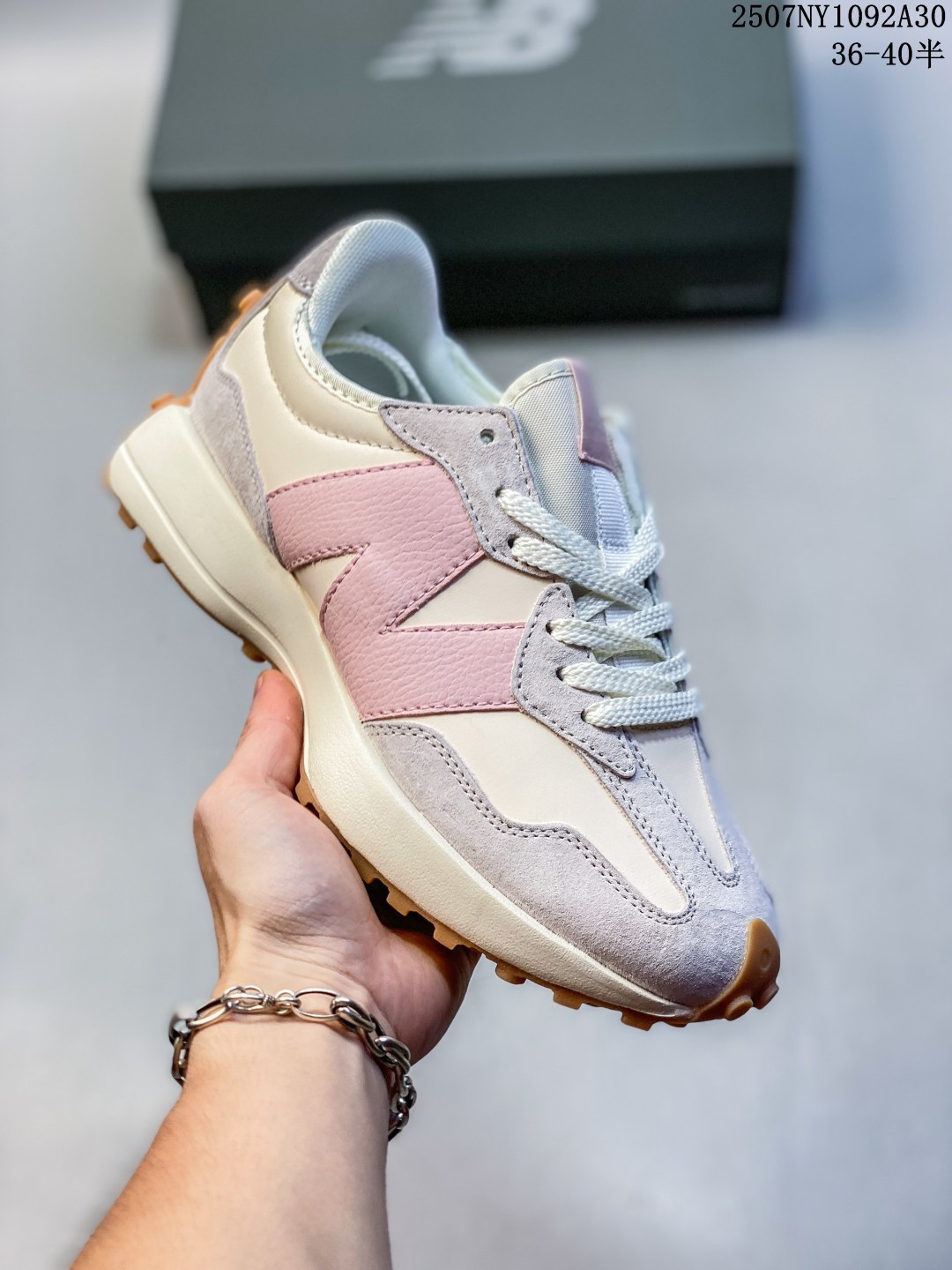 💰95 NB新百伦New Balance MS327系列复古休闲运动慢跑鞋“皮革米白灰海军绿生胶底” 货号：WS327LG1 尺码：36 37 37.5 38 38.5 39 40 40.5 41.5 42 42.5 43 44 44.5 45 编码：07NY1092A30