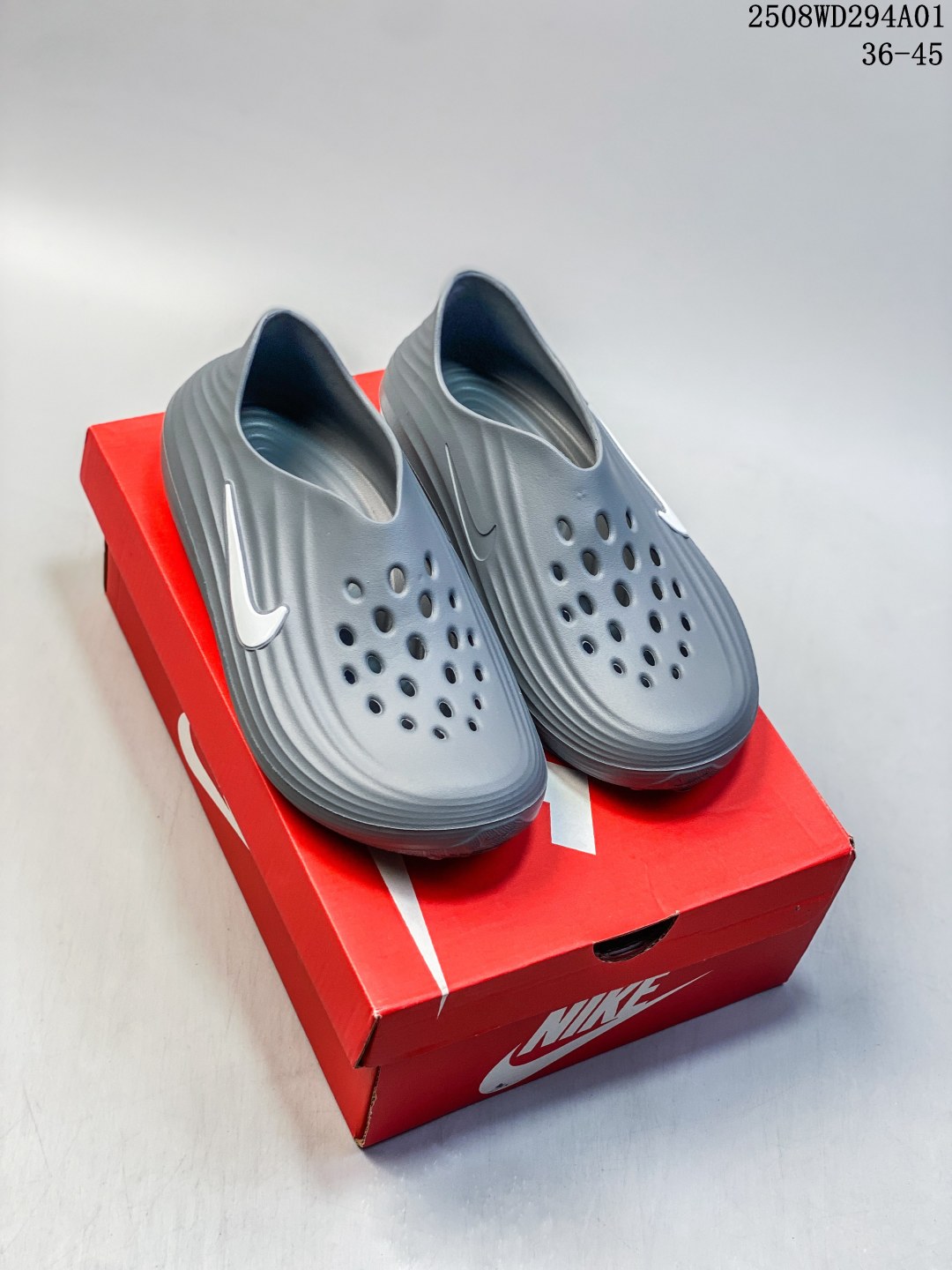 💰110
Nike ReactX REJUVEN8 Slide耐克 休闲拖鞋
由兼具轻便性和耐用性的EVA泡沫打造
拖鞋的外观十分吸引人 融合了舒适与时尚的元素 延续了简约独特的美学风尚 一体式的设计在打破传统设计风格的同时 具有高辨识度及质感
货号:HV4479-700
尺码:36-45
ID:105914
08WD294A01