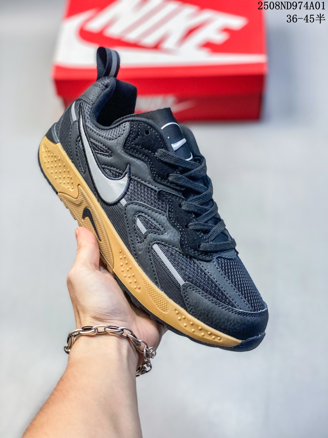 🈴️💰140
FUTURA × Nike Jam 联名低帮休闲运动鞋 FZ8966-100 FN0314-200
尺码：如图
编码：08ND974A01