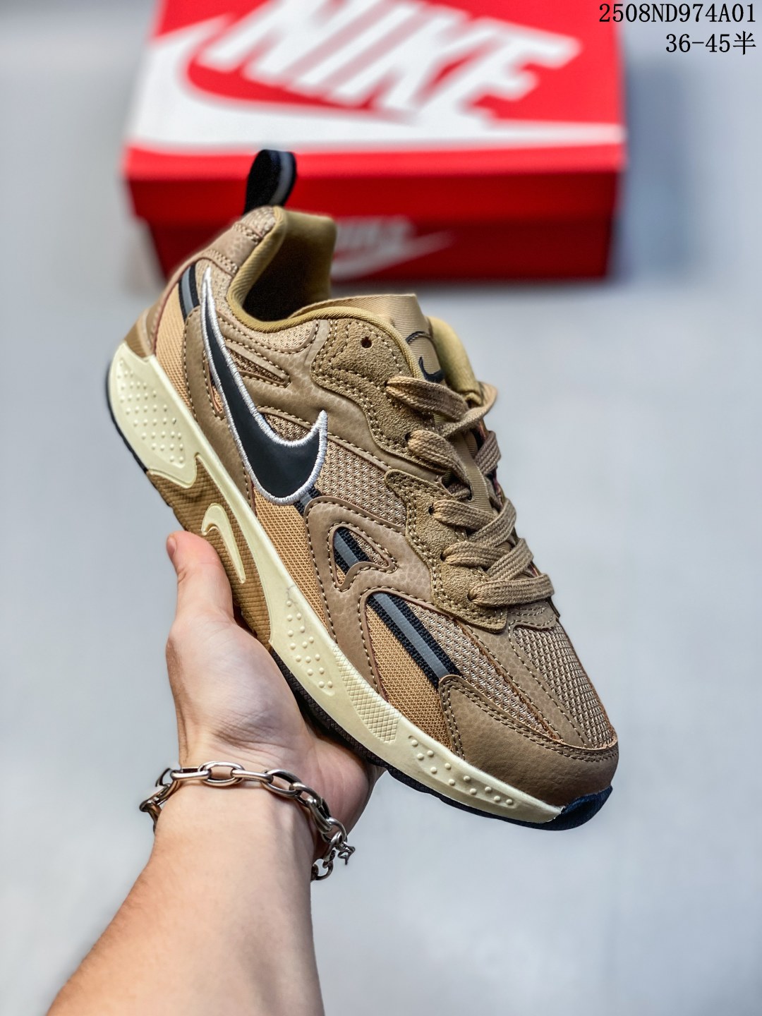 🈴️💰140
FUTURA × Nike Jam 联名低帮休闲运动鞋 FZ8966-100 FN0314-200
尺码：如图
编码：08ND974A01
