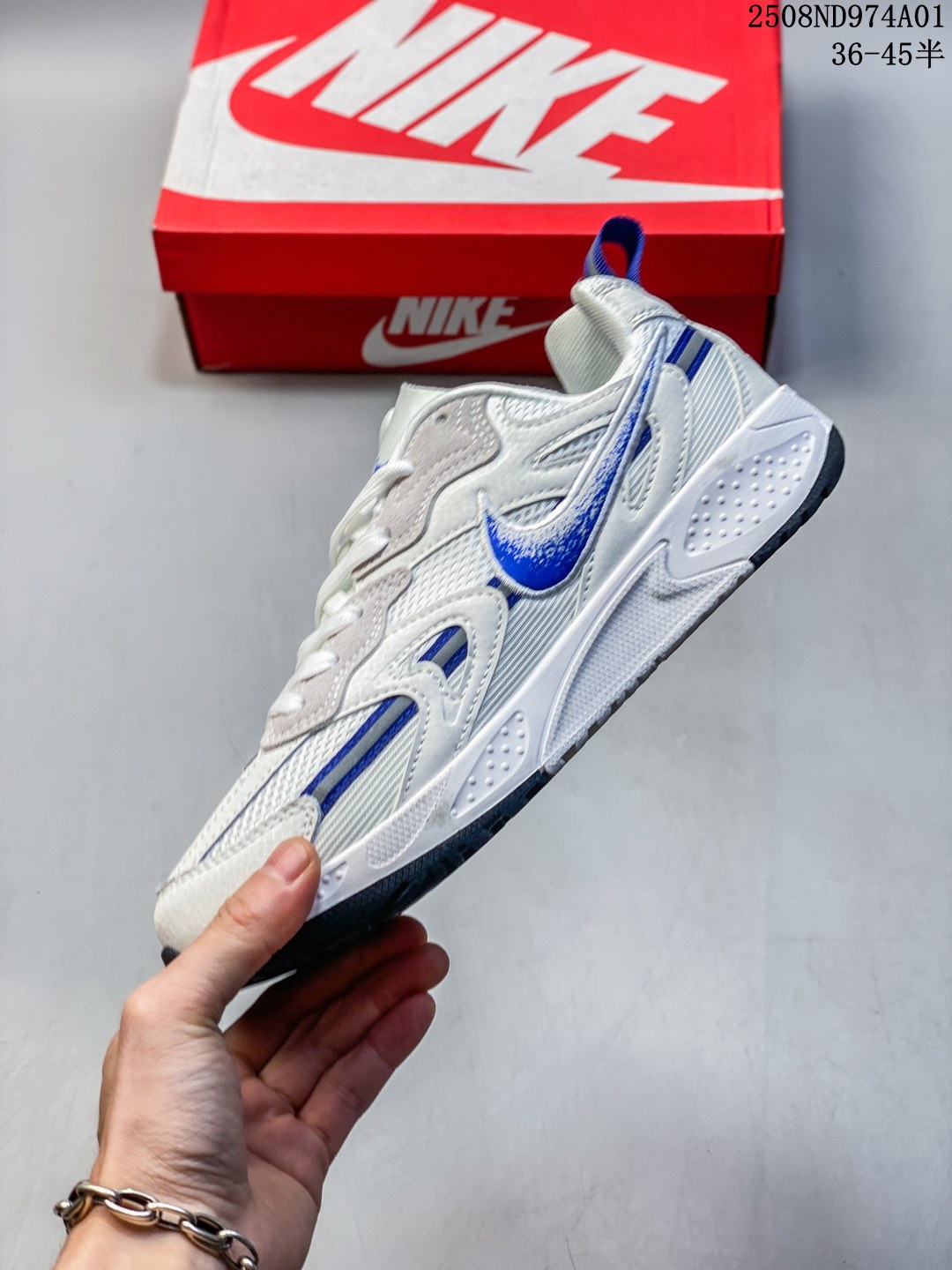 💰140
FUTURA × Nike Jam 联名低帮休闲运动鞋 FZ8966-100 FN0314-200
尺码：如图
编码：08ND974A01