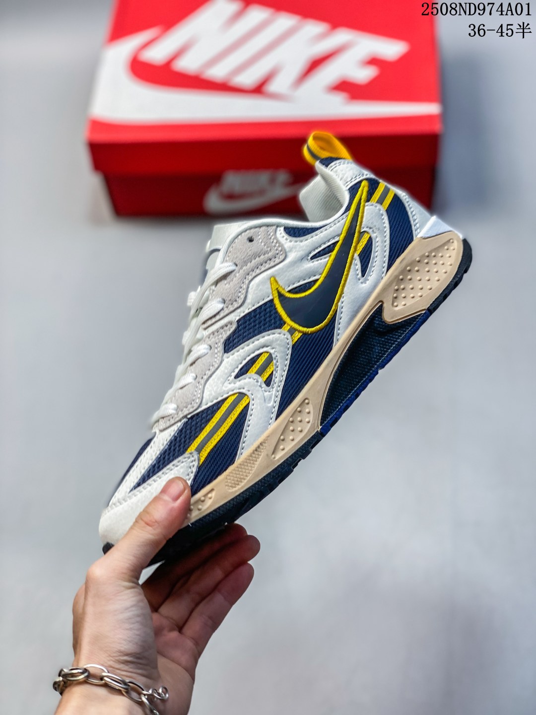 💰140
FUTURA × Nike Jam 联名低帮休闲运动鞋 FZ8966-100 FN0314-200
尺码：如图
编码：08ND974A01
