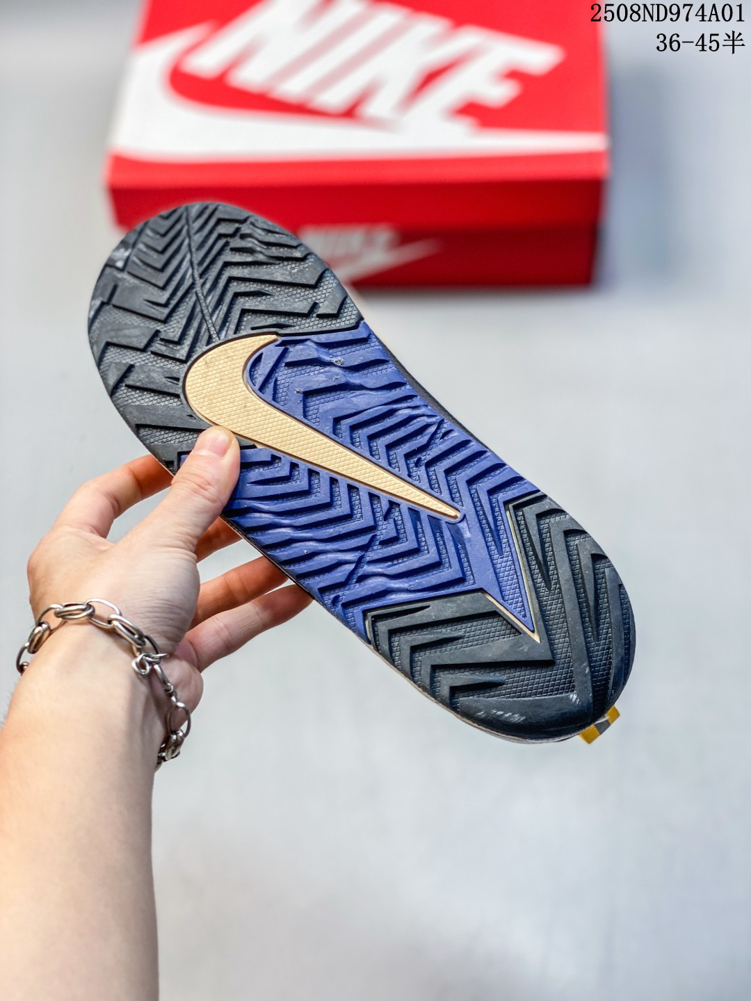 💰140
FUTURA × Nike Jam 联名低帮休闲运动鞋 FZ8966-100 FN0314-200
尺码：如图
编码：08ND974A01