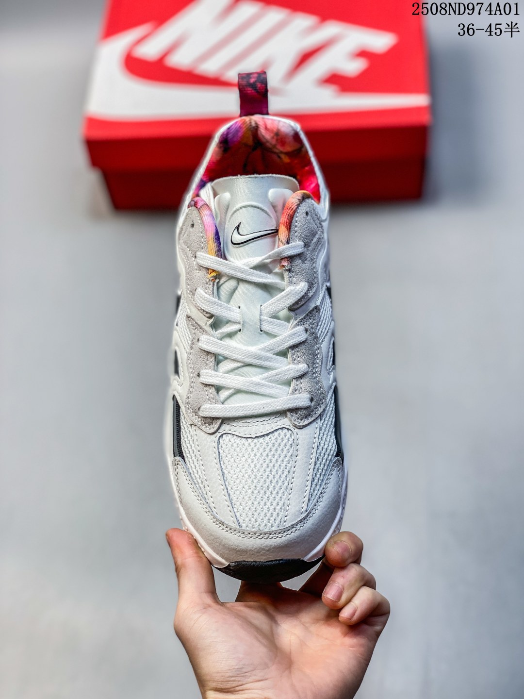 💰140
FUTURA × Nike Jam 联名低帮休闲运动鞋 FZ8966-100 FN0314-200
尺码：如图
编码：08ND974A01
