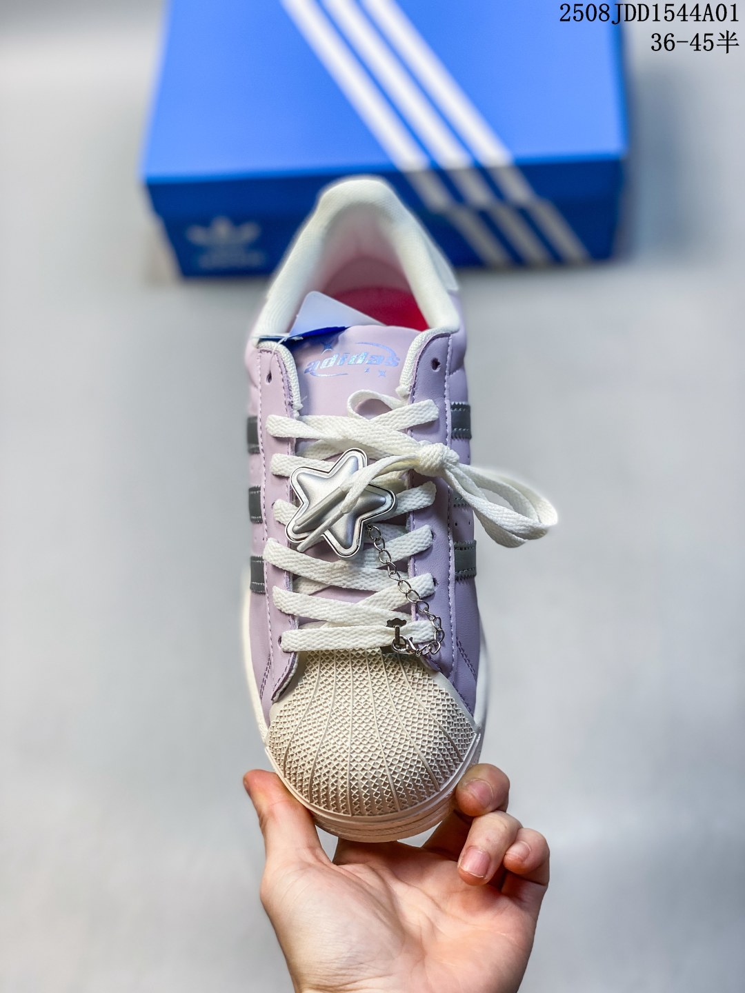💰150 公司级 ✅Adidas Originals Superstar 阿迪达斯 三叶草 贝壳头’DIY’系列低帮经典百搭休闲运动板鞋
货号:XS0012
尺码:36 36.5 37 38 38.5 39 40 40.5 41 42 42.5 43 44 45
编码：08JDD1544A01