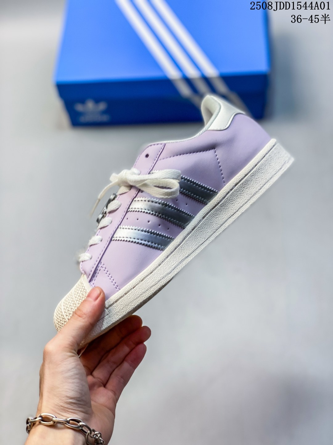 💰150 公司级 ✅Adidas Originals Superstar 阿迪达斯 三叶草 贝壳头’DIY’系列低帮经典百搭休闲运动板鞋
货号:XS0012
尺码:36 36.5 37 38 38.5 39 40 40.5 41 42 42.5 43 44 45
编码：08JDD1544A01