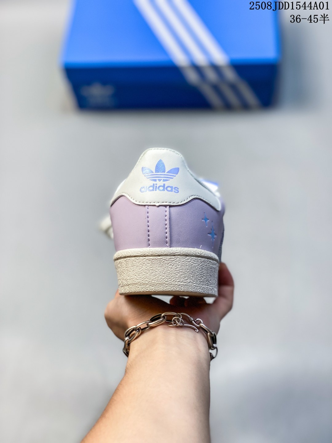 💰150 公司级 ✅Adidas Originals Superstar 阿迪达斯 三叶草 贝壳头’DIY’系列低帮经典百搭休闲运动板鞋
货号:XS0012
尺码:36 36.5 37 38 38.5 39 40 40.5 41 42 42.5 43 44 45
编码：08JDD1544A01