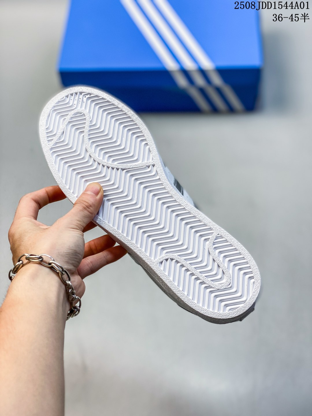 💰150 公司级 ✅Adidas Originals Superstar 阿迪达斯 三叶草 贝壳头’DIY’系列低帮经典百搭休闲运动板鞋
货号:XS0012
尺码:36 36.5 37 38 38.5 39 40 40.5 41 42 42.5 43 44 45
编码：08JDD1544A01