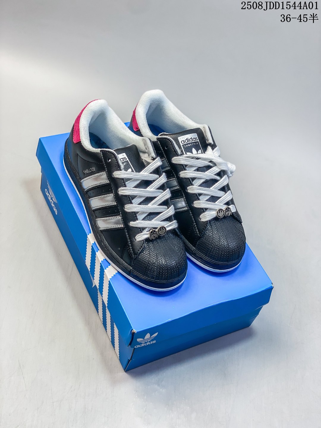 💰150 公司级 ✅Adidas Originals Superstar 阿迪达斯 三叶草 贝壳头’DIY’系列低帮经典百搭休闲运动板鞋
货号:XS0012
尺码:36 36.5 37 38 38.5 39 40 40.5 41 42 42.5 43 44 45
编码：08JDD1544A01