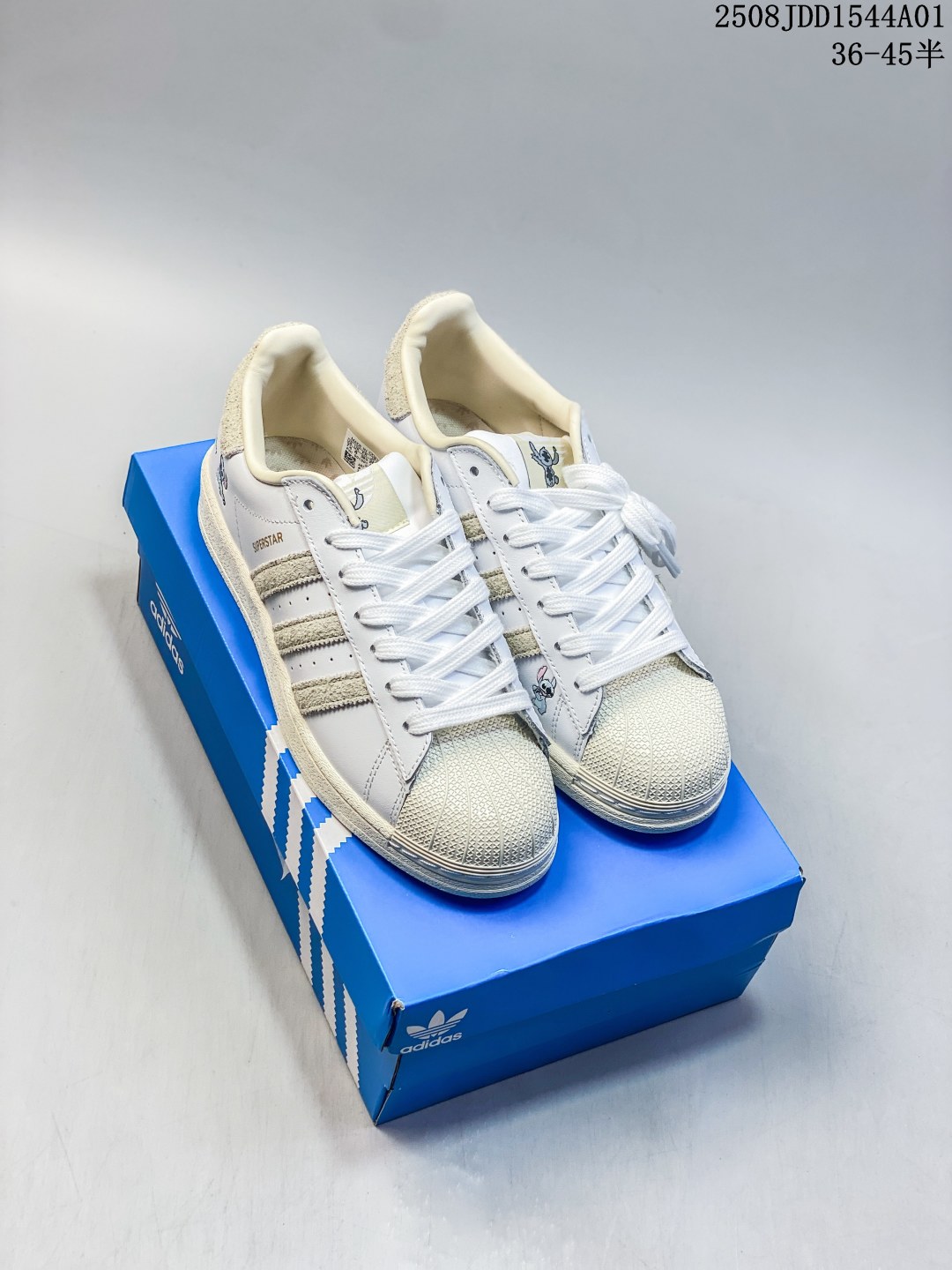 💰150 公司级 ✅Adidas Originals Superstar 阿迪达斯 三叶草 贝壳头’DIY’系列低帮经典百搭休闲运动板鞋
货号:XS0012
尺码:36 36.5 37 38 38.5 39 40 40.5 41 42 42.5 43 44 45
编码：08JDD1544A01