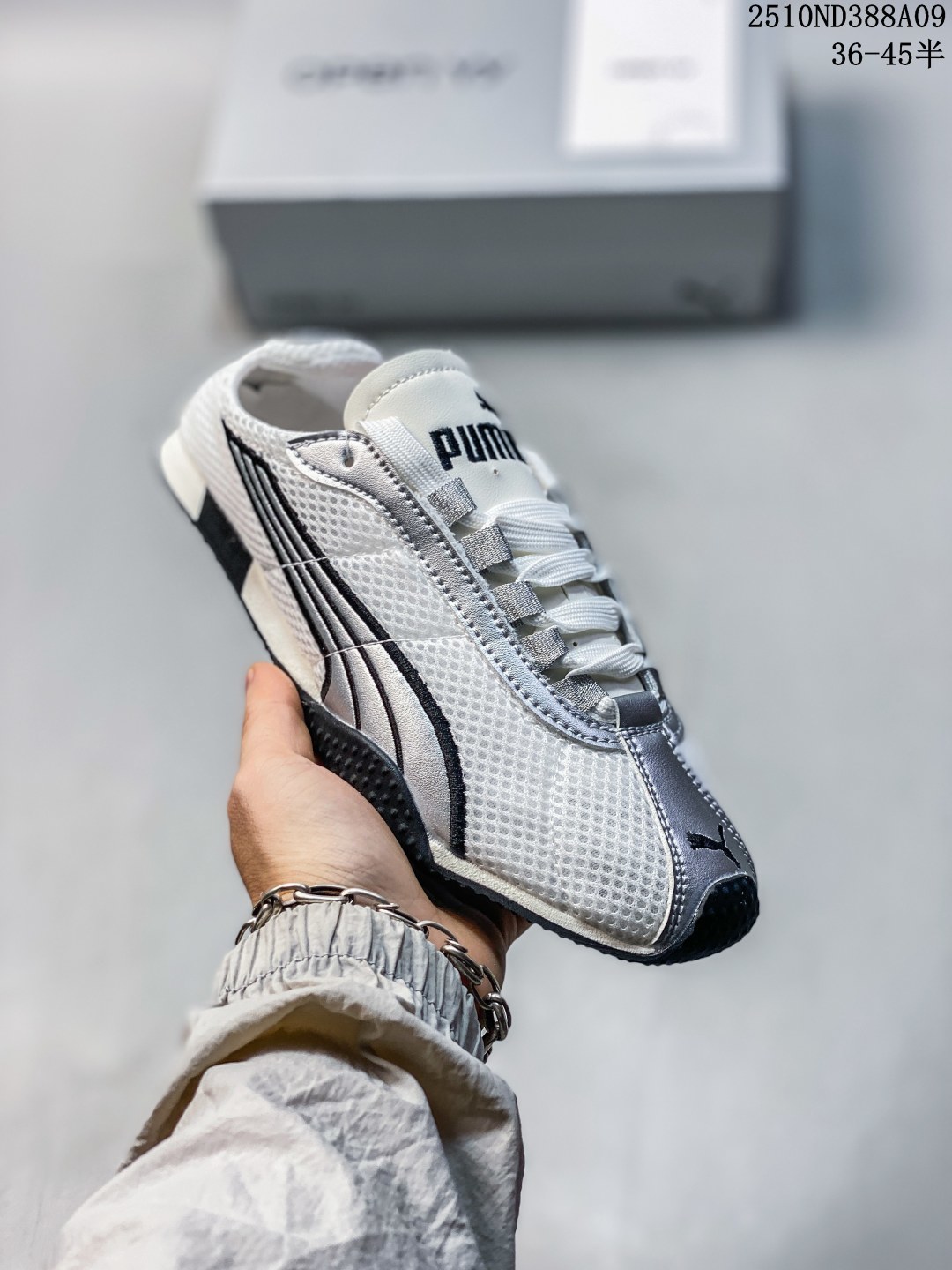 💰90
PUMA 推出全新「H-Street」运动鞋PUMA彪马 H-STREET 薄底鞋 德训 舒适时尚 耐磨 低帮 生活休闲鞋 男女同款整体进行了丰富的细节升级，大面积网眼很柔软 保证了透气性的同时，上脚非常轻盈 超百搭的鞋型日常出街无压力～#打工人的夏日通勤鞋  #复古薄底德训鞋😙 #上得物入手好鞋子  #超百搭复古板鞋  #今天只晒鞋

尺码:  36-45含半码
10ND388A09