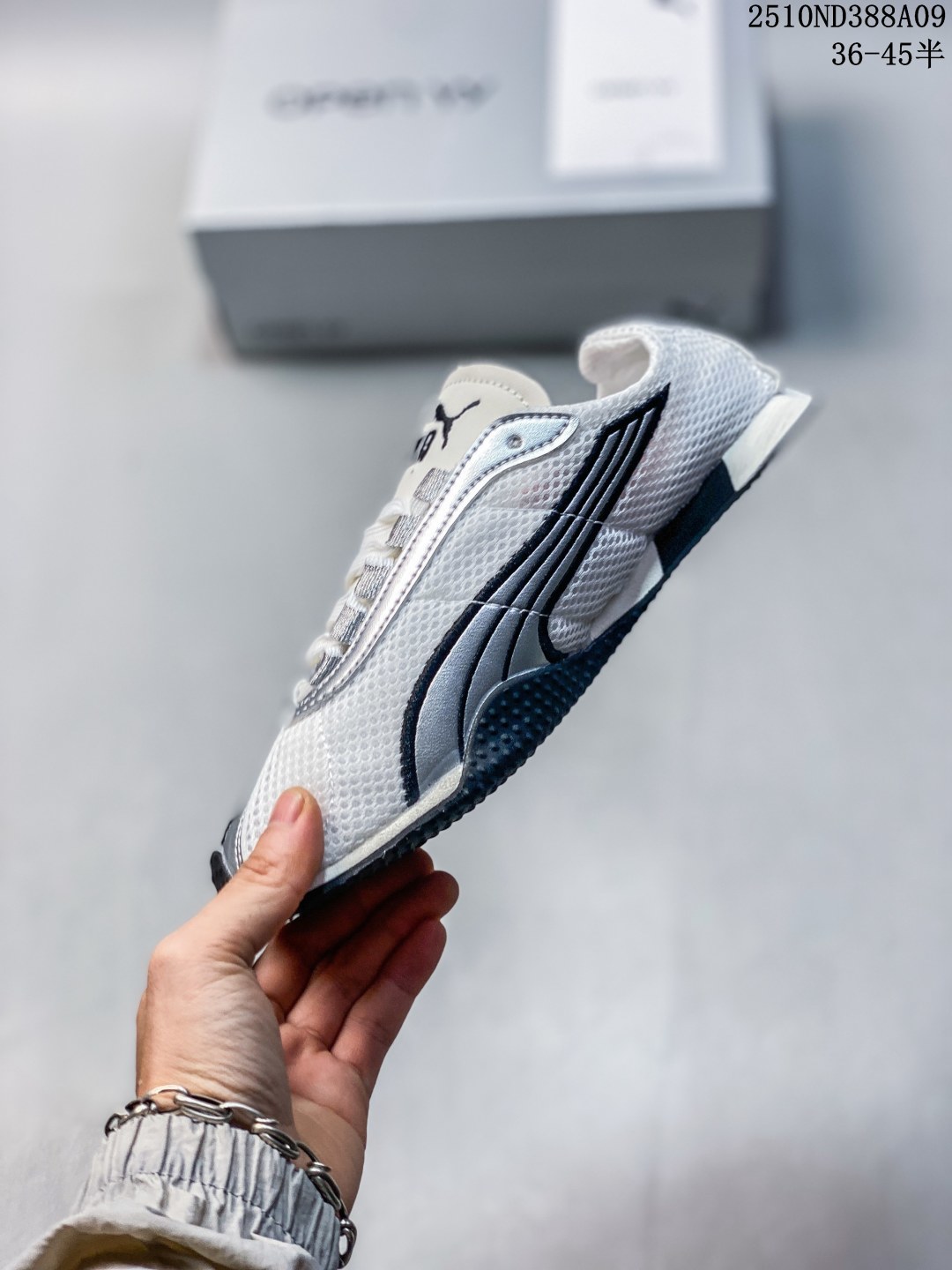 💰90
PUMA 推出全新「H-Street」运动鞋PUMA彪马 H-STREET 薄底鞋 德训 舒适时尚 耐磨 低帮 生活休闲鞋 男女同款整体进行了丰富的细节升级,大面积网眼很柔软 保证了透气性的同时,上脚非常轻盈 超百搭的鞋型日常出街无压力~#打工人的夏日通勤鞋 #复古薄底德训鞋😙 #上得物入手好鞋子 #超百搭复古板鞋 #今天只晒鞋
尺码: 36-45含半码
10ND388A09