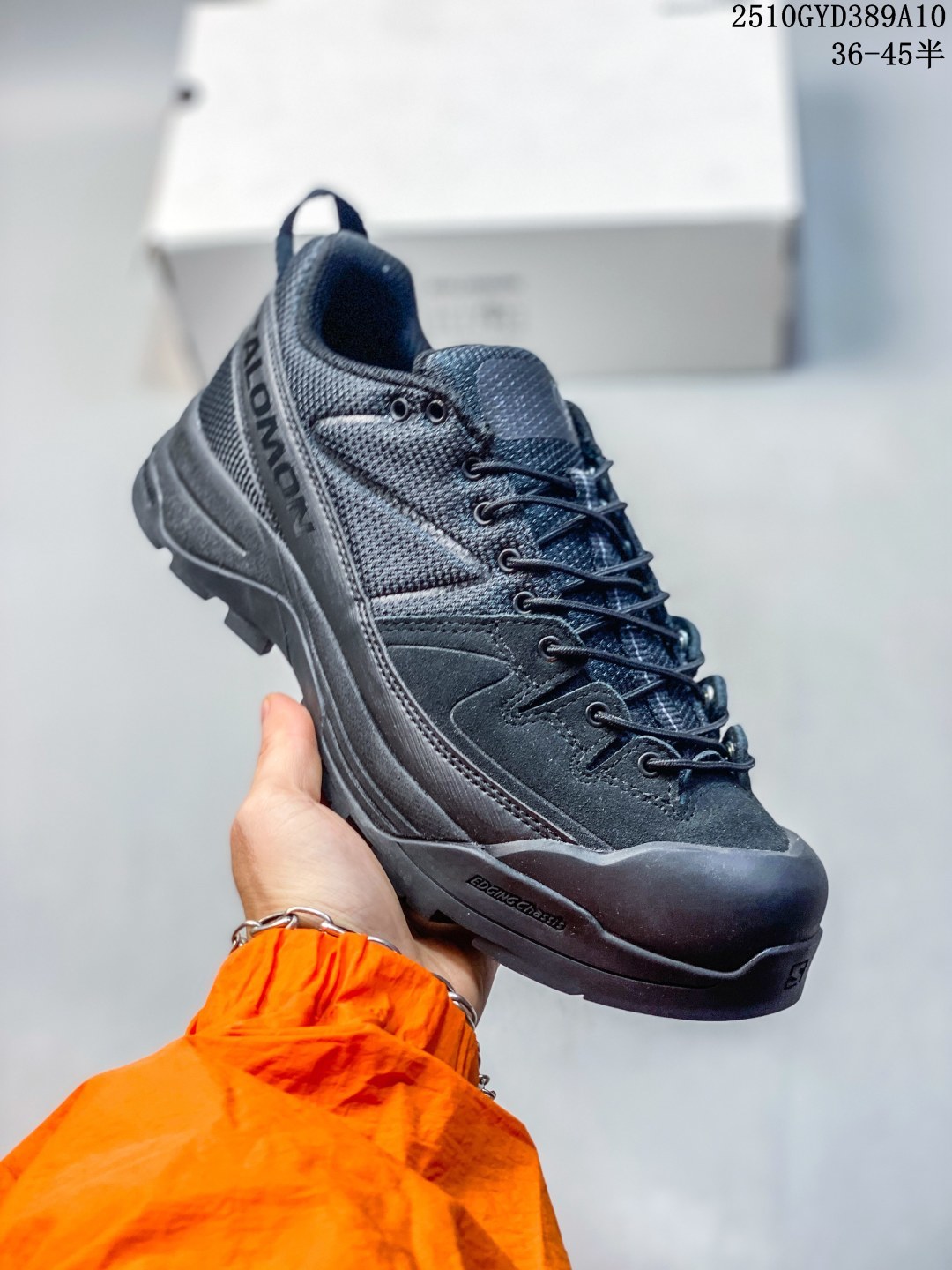 💰220 240
纯原顶级版本 Salomon 𝐱 MM6
萨洛蒙联名马吉拉 X-Alp系列 情侣款 户外 休闲 运动鞋
原版购入开发 做货 这款由MM6全新演绎的X-AIp专注于其空气动力学的外观上,标志性白色与奶油色带来都市风格。
鞋舌上的MM6 数字标志就像一枚手工印章,与SALOMON大胆而高科技的LOGO相得益彰。
另一双则以纯粹的黑色打造,突出富质感的细节,标志性运动鞋被提炼为新的都市经典 为 SALOMON带来静谧气息 配送专柜精美包装
面料: 原版进口牛皮+透气网面 内里:原版进口透气网里 鞋底:原版开模防滑橡胶大底
尺码:如图