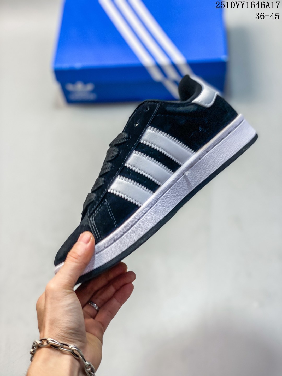 💰75 ✨Adidas originals Campus 00s 阿迪campus潮流复古休闲板鞋🔥adidas Campus系列，生生不息的经典之作⚡️初次问世于篮球赛场，后破圈而出，摇身一变成为跨界宠儿✅这款Campus 00s千禧风经典鞋，一反原作设计理念，在校园风配色之上加入曲线元素，通过比例调整呈现个性风格，独具匠心🌟渐变色绒面革鞋面，搭配细腻的米白色中底，与Campus经典风格一脉相承🈴️部分采用再生材料，来自边角余料和消费后废旧衣物等废弃物，旨在减少生产原生材料对环境的影响‼️ 货号：GY6434 Size：36 36⅔ 37⅓ 38 38⅔ 39⅓ 40 40⅔ 41⅓ 42 42⅔ 43⅓ 44 45 编码：10VY1646A17