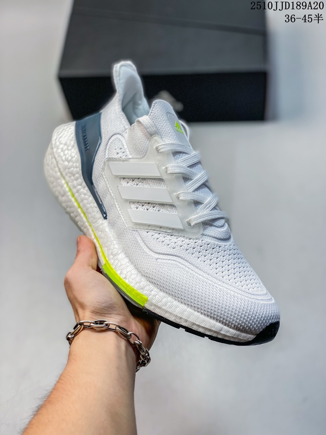 ️福利特价 公司级真爆冰点价格 ️阿迪达斯Adidas Ultraboost DNA UB21全掌爆米花休闲运动跑鞋.采用网材搭配反光皮革鞋面,配上Stretchweb网格外底和Boost中底,提供非凡穿着体验!adidas Ultra Boost 在2017年推出,其Primeknit一体化编制鞋身被赋予了崭新的立体纹路细节,更具袜套感FY0837 半 编码:10JJD189A20