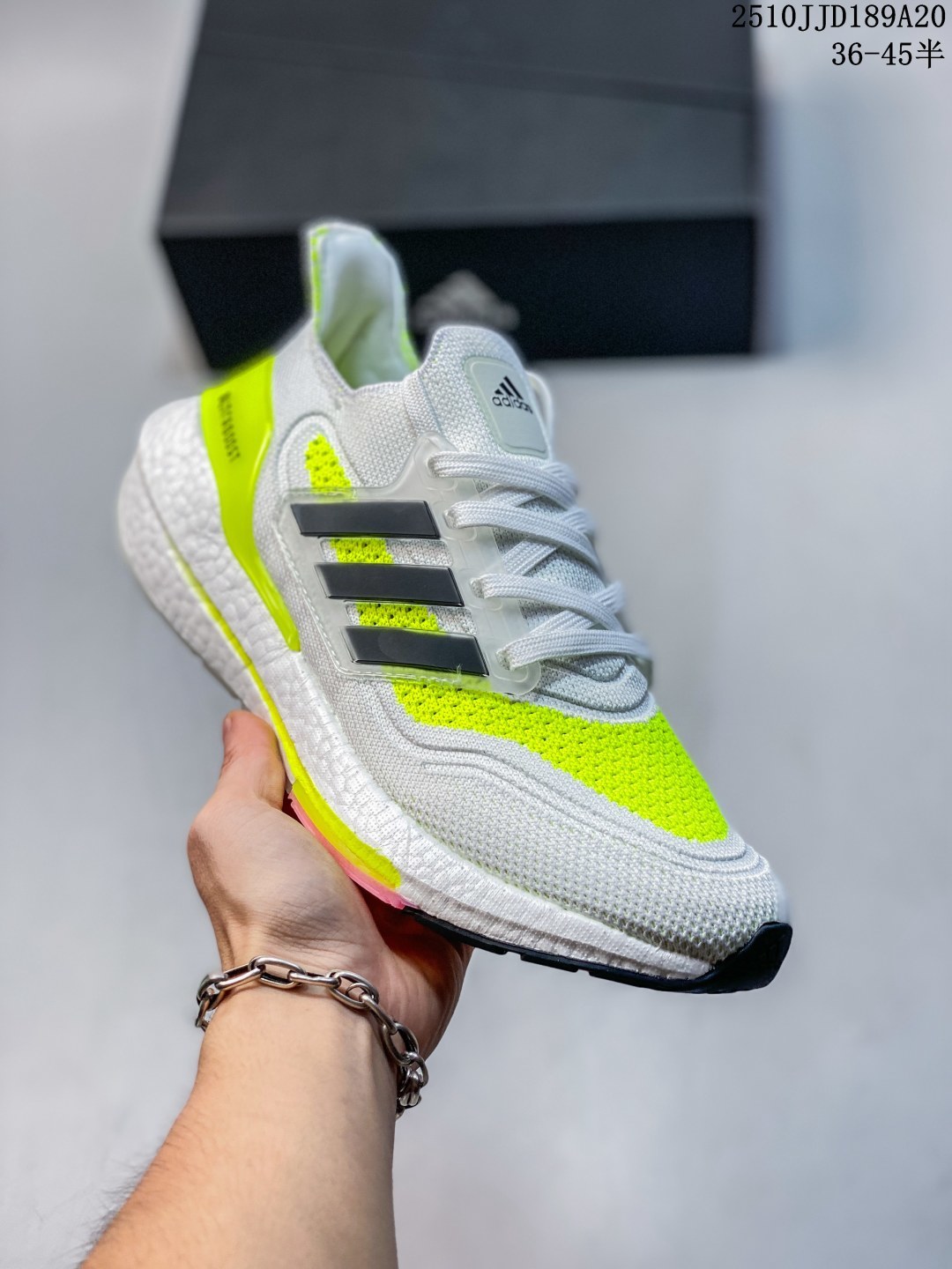 ️福利特价 公司级真爆冰点价格 ️阿迪达斯Adidas Ultraboost DNA UB21全掌爆米花休闲运动跑鞋.采用网材搭配反光皮革鞋面,配上Stretchweb网格外底和Boost中底,提供非凡穿着体验!adidas Ultra Boost 在2017年推出,其Primeknit一体化编制鞋身被赋予了崭新的立体纹路细节,更具袜套感FY0837 半 编码:10JJD189A20