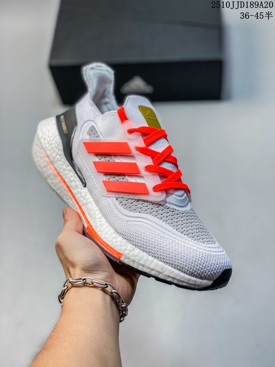 ️福利特价 公司级真爆冰点价格 ️阿迪达斯Adidas Ultraboost DNA UB21全掌爆米花休闲运动跑鞋.采用网材搭配反光皮革鞋面,配上Stretchweb网格外底和Boost中底,提供非凡穿着体验!adidas Ultra Boost 在2017年推出,其Primeknit一体化编制鞋身被赋予了崭新的立体纹路细节,更具袜套感FY0837 半 编码:10JJD189A20
