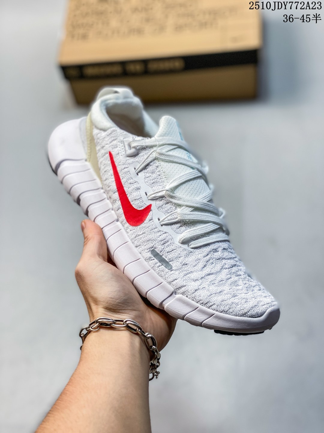 💰105
✅Nike Free Run 5.0 耐克 赤足5.0 蓝橙 可回收材料轻便透气运动跑步鞋 类似袜子的Nike Free Run 5.0由至少20%的可回收材料制成，旨在从跑步过渡到您的日常生活。针织鞋面采用至少87%的重量回收材料制成，将您喜爱的灵活性与安全设计相结合，帮助您贴近地面。与以前的版本相比，新的缓震系统更轻、更柔软、反应更灵敏，因此您可以舒适地继续运动。
货号：CZ1884-002/006/100/101 CZ1891-003/300  
 Size:如图所示

编码：10JDY772A23