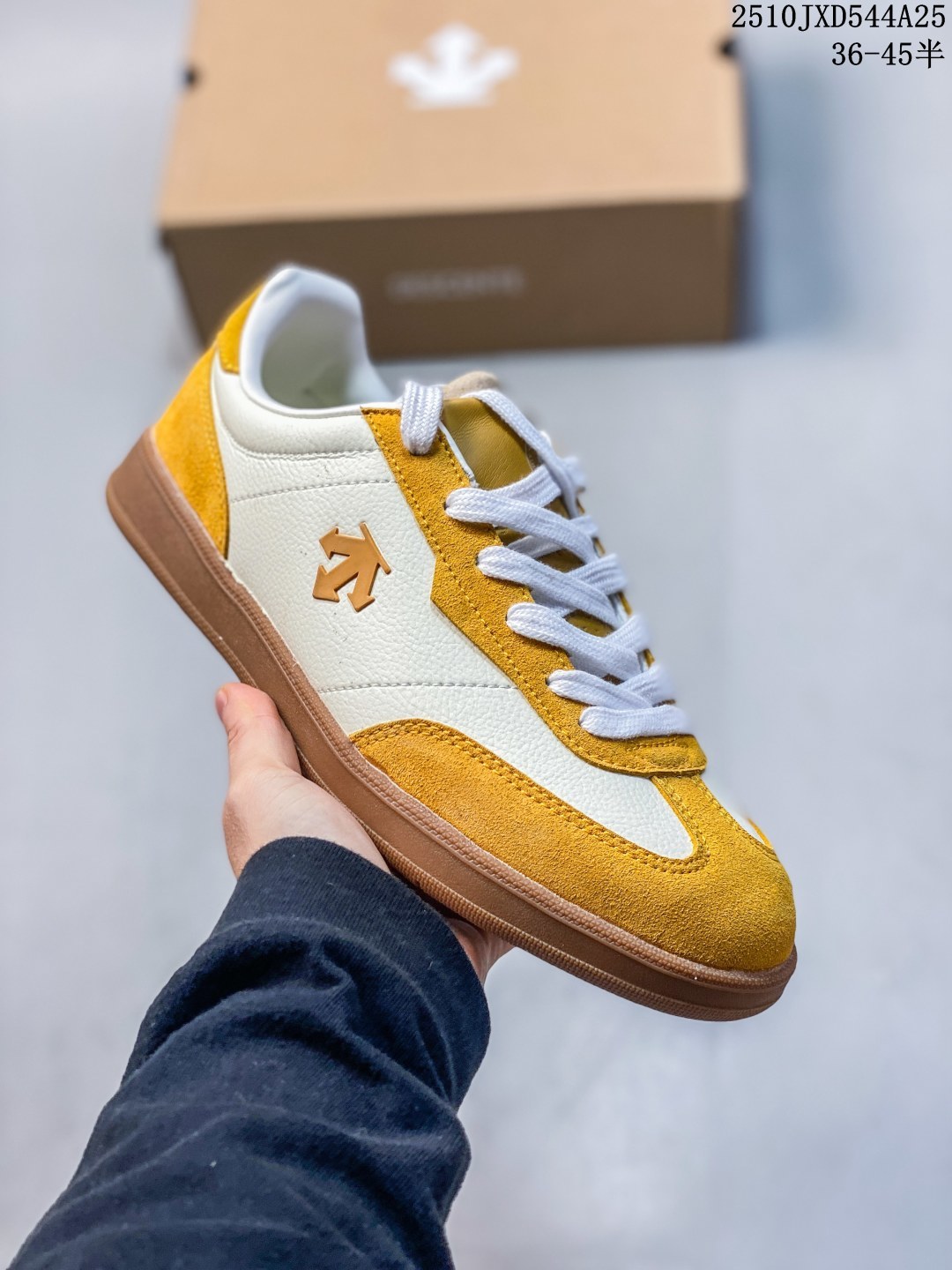💰200 公司级
DESCENTE迪桑特CHRON系列男女同款CHRON复古运动休闲鞋帆布鞋 皮革材质搭配简洁线条，上脚后不仅轻便还很有质感。无论是日常通勤还是周末出游，都能轻松驾驭。这双鞋的设计很特别，鞋型修长，能很好地修饰脚型。而且男女同款的设计，让情侣之间也能拥有更多搭配灵感。

尺码:36 36.5 37 38 38.5 39 40 40.5 41 42 42.5 43 44 45
编码：10JXD544A25
