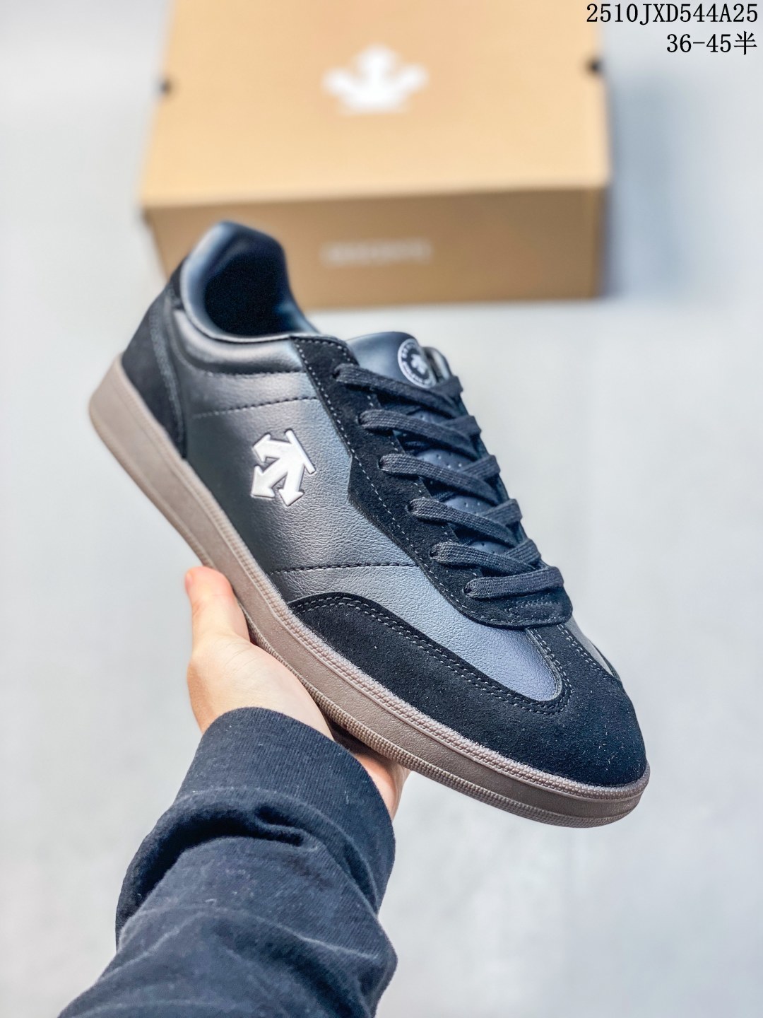 💰200 公司级
DESCENTE迪桑特CHRON系列男女同款CHRON复古运动休闲鞋帆布鞋 皮革材质搭配简洁线条,上脚后不仅轻便还很有质感。无论是日常通勤还是周末出游,都能轻松驾驭。这双鞋的设计很特别,鞋型修长,能很好地修饰脚型。而且男女同款的设计,让情侣之间也能拥有更多搭配灵感。
尺码:36 36.5 37 38 38.5 39 40 40.5 41 42 42.5 43 44 45
编码:10JXD544A25