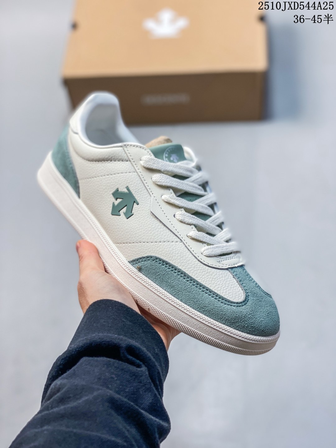 💰200 公司级
DESCENTE迪桑特CHRON系列男女同款CHRON复古运动休闲鞋帆布鞋 皮革材质搭配简洁线条,上脚后不仅轻便还很有质感。无论是日常通勤还是周末出游,都能轻松驾驭。这双鞋的设计很特别,鞋型修长,能很好地修饰脚型。而且男女同款的设计,让情侣之间也能拥有更多搭配灵感。
尺码:36 36.5 37 38 38.5 39 40 40.5 41 42 42.5 43 44 45
编码:10JXD544A25