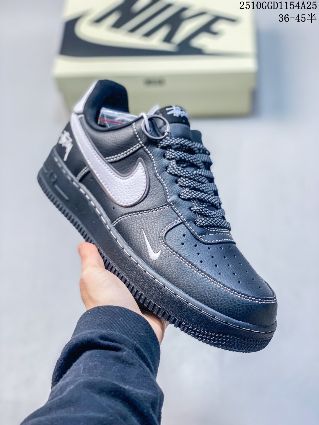 💰280。纯原
海外限量发售！NIke Air Force 1 '07 Low “斯图西联名——黑白满天星”空军一号 低帮 运动鞋 休闲鞋 折边针车 工艺难度大 原楦头原纸板 原装鞋盒 定制五金配件 内置全掌气垫 原厂鞋底 
货号：DD1982-317
Size：36 36.5 37.5 38 38.5 39 40 40.5 41 42 42.5 43 44 44.5 45
10GGD1154A25