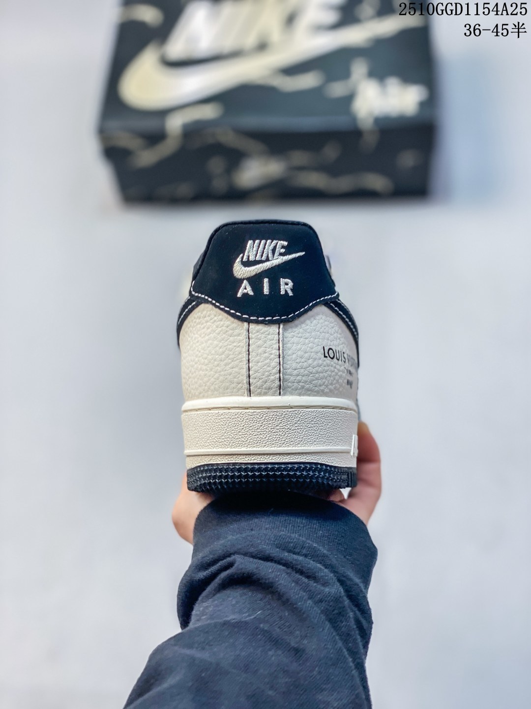 💰280。纯原
海外限量发售！NIke Air Force 1 '07 Low “斯图西联名——黑白满天星”空军一号 低帮 运动鞋 休闲鞋 折边针车 工艺难度大 原楦头原纸板 原装鞋盒 定制五金配件 内置全掌气垫 原厂鞋底 
货号：DD1982-317
Size：36 36.5 37.5 38 38.5 39 40 40.5 41 42 42.5 43 44 44.5 45
10GGD1154A25