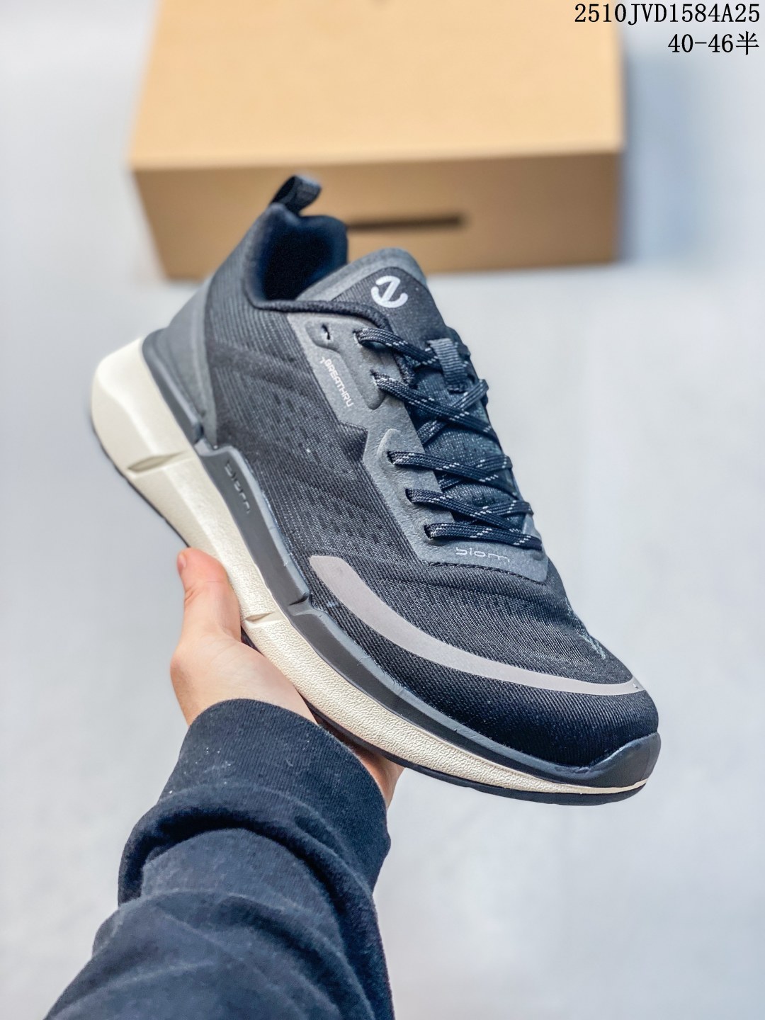 💰290
级✅Ecco爱步 Biom 2.2 breathru 时尚圆头 低帮 生活休闲鞋
货号:830753-00101
尺码:40-46
编码：10JVD1584A25