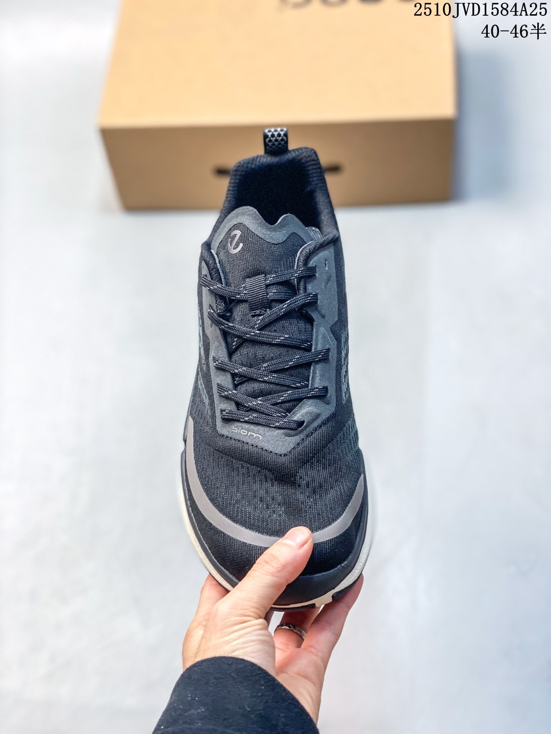 💰290
级✅Ecco爱步 Biom 2.2 breathru 时尚圆头 低帮 生活休闲鞋
货号:830753-00101
尺码:40-46
编码：10JVD1584A25