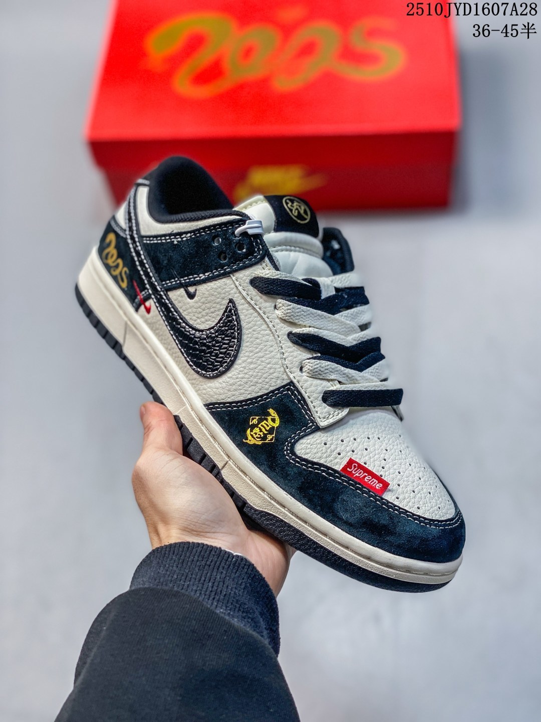 💰210 公司级
海外爆款限量发售！ Travis Scott x Jordan 1 Low “Supreme联名——猪八双拼米灰” 高端定制 乔丹倒勾低帮休闲板鞋 大厂品质出货 纯正版型 定制鞋盒 皮料切割干净无任何毛边 细节完美  超高清洁度
货号：HH7518-001
Size：36 36.5 37.5 38 38.5 39 40 40.5 41 42 42.5 43 44 44.5 45
10JYD1607A28