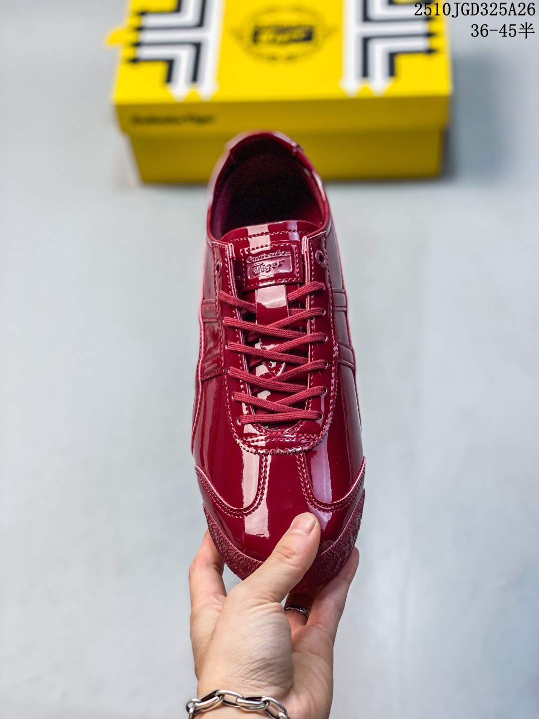 💰180 公司级
Asics鬼冢虎 MEXICO 66 SD PARATY
做工精赞 实拍首发 
除成型在PT外 其余全部客供材料 
淘宝B级代购店铺内供 
四联官方吊牌 乳胶组合鞋垫 羊皮纸质中底 
不用宰手买专柜 这里满足你
官方货号: 1183C4322622
Size：36 37 37.5 38 39 39.5 40.5 41.5 42 42.5 43.5 44 44.5 45
编码：10JGD325A26