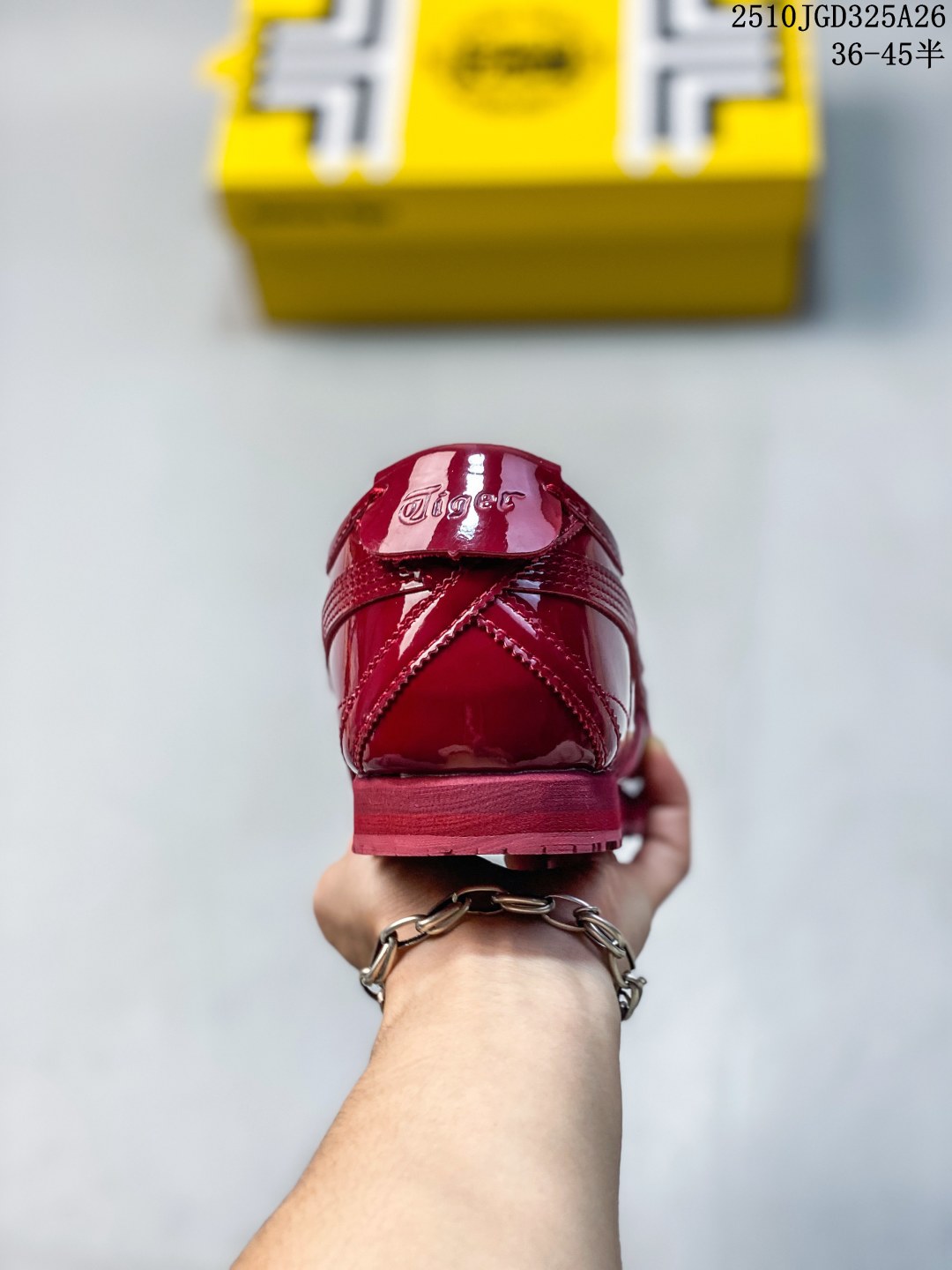 💰180 公司级
Asics鬼冢虎 MEXICO 66 SD PARATY
做工精赞 实拍首发 
除成型在PT外 其余全部客供材料 
淘宝B级代购店铺内供 
四联官方吊牌 乳胶组合鞋垫 羊皮纸质中底 
不用宰手买专柜 这里满足你
官方货号: 1183C4322622
Size：36 37 37.5 38 39 39.5 40.5 41.5 42 42.5 43.5 44 44.5 45
编码：10JGD325A26