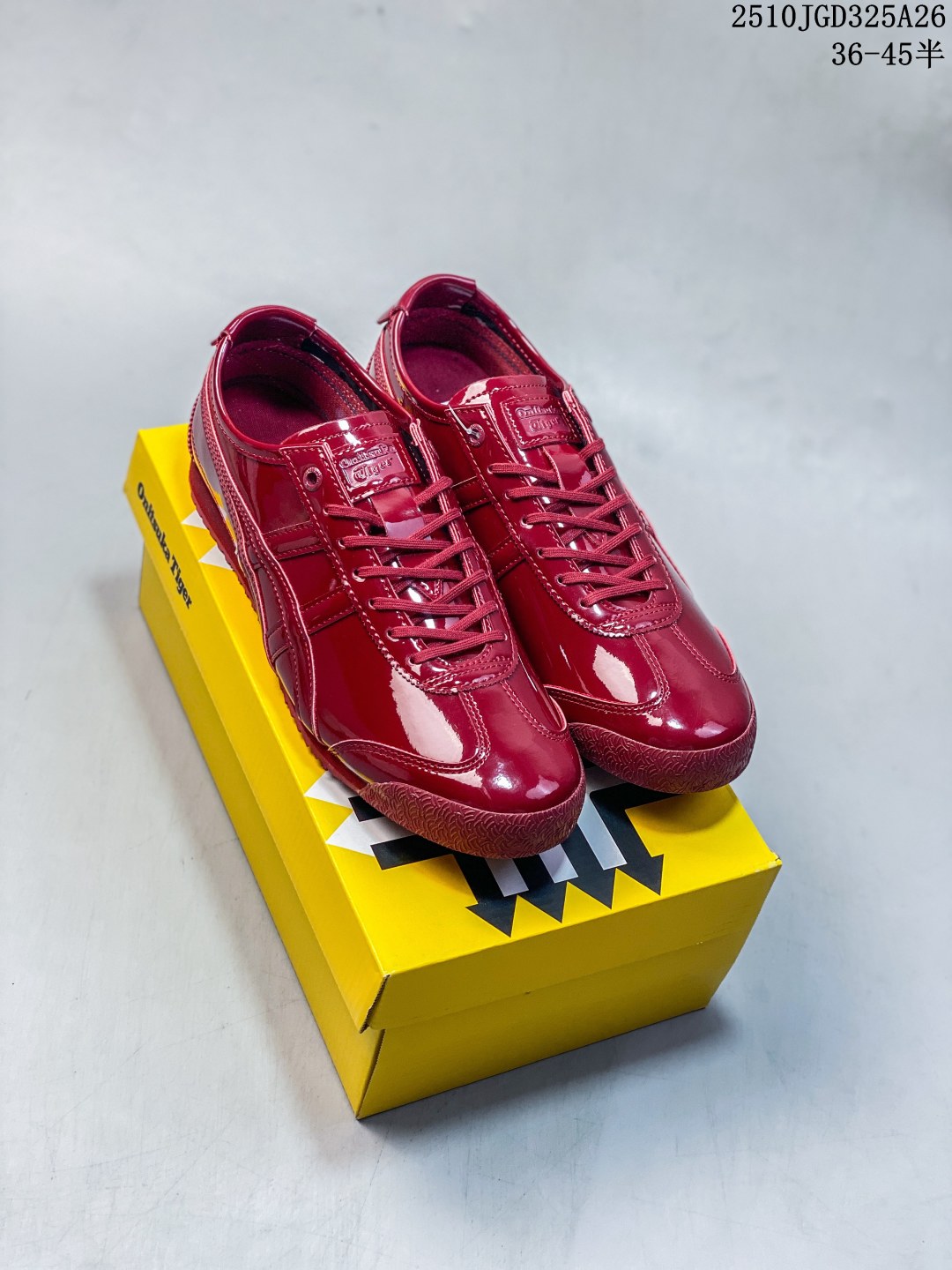 💰180 公司级
Asics鬼冢虎 MEXICO 66 SD PARATY
做工精赞 实拍首发 
除成型在PT外 其余全部客供材料 
淘宝B级代购店铺内供 
四联官方吊牌 乳胶组合鞋垫 羊皮纸质中底 
不用宰手买专柜 这里满足你
官方货号: 1183C4322622
Size：36 37 37.5 38 39 39.5 40.5 41.5 42 42.5 43.5 44 44.5 45
编码：10JGD325A26