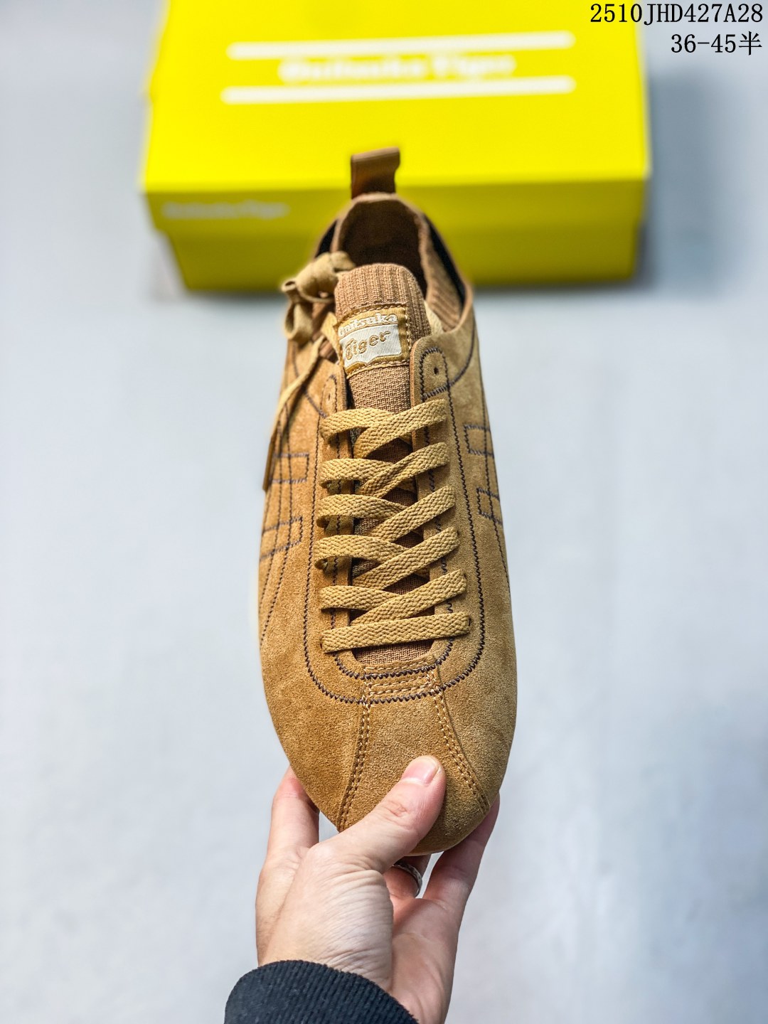 💰190 公司级
亚瑟士（asics）NETBURNER BALLISTIC FF 4 舒适百搭简约时尚 低帮 训练鞋 男女款运动跑步鞋。亚瑟士 ASICS GEL-NETBURNER BALLISTIC FF 4 是专为排球运动设计的专业鞋款，2025年8月推出的升级版在性能和舒适性方面均有显著提升。 ‌核心升级亮点了‌包裹性与透气性‌：采用无缝柔韧网布鞋面，贴合度提升30%，同时通过动态束带设计实现足弓横向偏移量仅1.8mm，保持运动稳定性。 ‌推进力与抓地力‌：鞋底纹路结合Precision Sole与X-Guidance设计，多方向抓地力提升25%，尤其在转折和加速场景中表现更优。 ‌‌中底技术‌：FlyteFoam材质实现落地回弹率提升18%，配合SpeedTruss结构增强横向移动稳定性，适合快速移动场景。 ‌适用场景点适合追求快速移动、多方向切换的排球运动员，尤其推荐给需要横向移动稳定性支撑的球员。 105A083 101

码数：36 37 37.5 38 39 39.5 40.5 41.5 42 42.5 43.5 44 44.5 45 
10JHD427A28