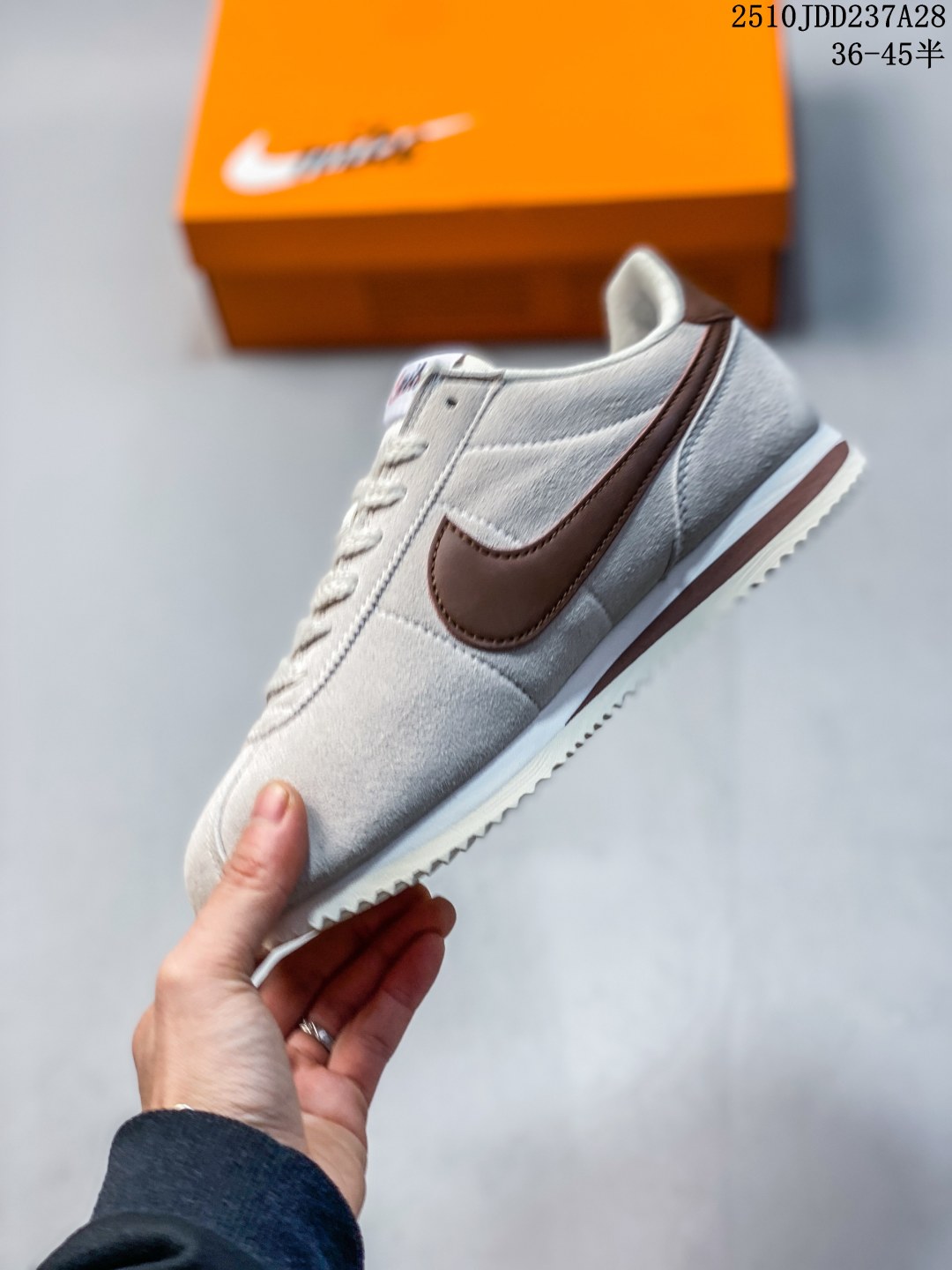 💰150 公司级
耐克Nike Classic Cortez 全新配色经典阿甘休闲跑步鞋 货号：IB1857 100

码数：36 36.5 37.5 38 38.5 39 40 40.5 41 42 42.5 43 44 45
编号：2510WYYHAY
10JDD237A28