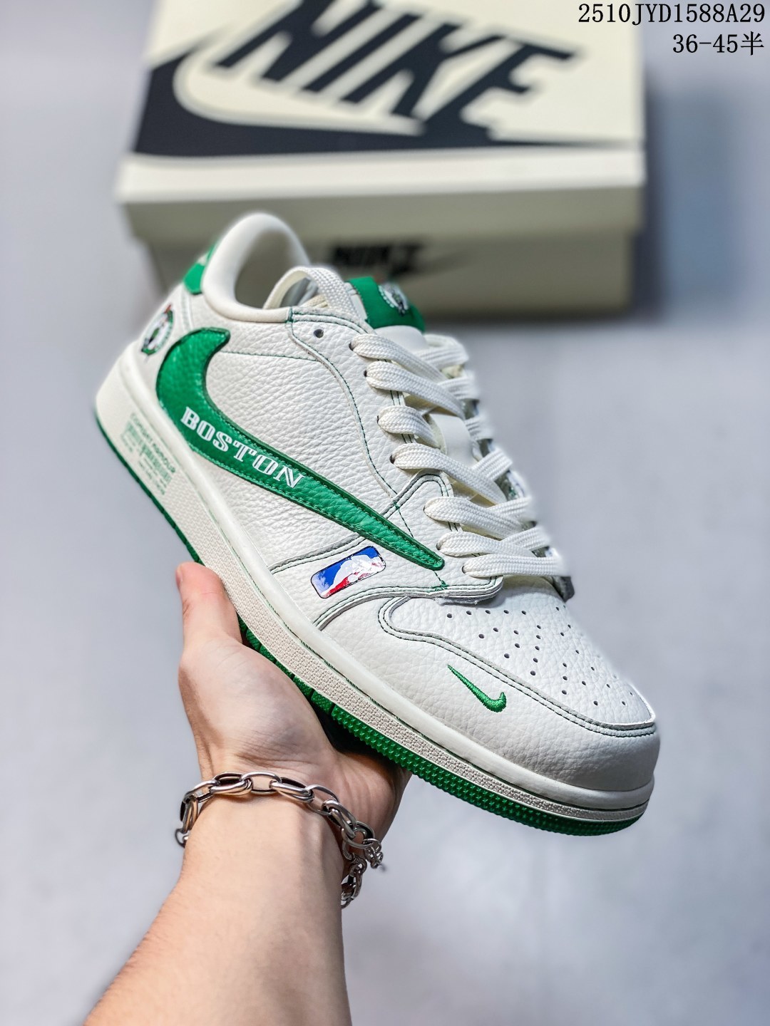 💰210。高品质
Jordan/乔丹 男女鞋半码制，采用软质荔枝纹牛剖革布鞋面材质，缜密拉帮中底布，鞋垫嵌EVA缓震物料及背胶，内置气垫及耐磨橡胶大底❗️NBA波士顿凯尔特人队Boston Celtics限定配色，耐克Travis Scott x Nike Air Jordan 1 Low OG"Boston Celtics"AJ1乔丹一代经典低帮文化百搭休闲运动篮球鞋“联名凯尔特人队米白绿红倒钩 SC9207-030

类型：男女鞋
码数：36 36.5 37 38 38.5 39 40 40.5 41 42 42.5 43 44 45
10JYD1588A29