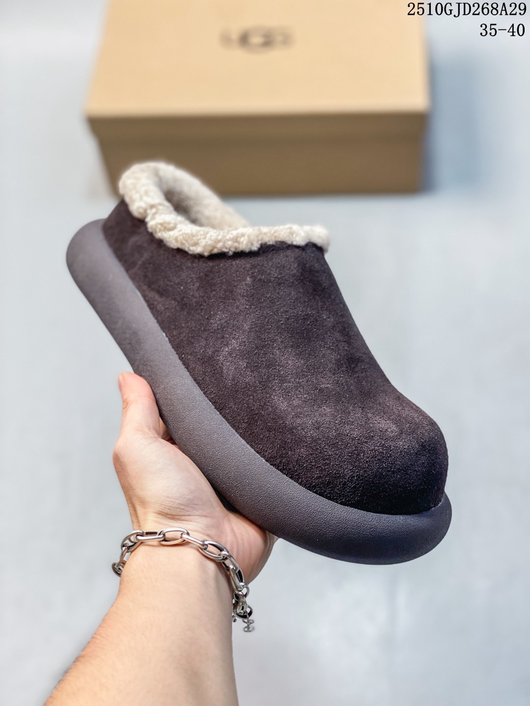 【公司级】秋冬新款 UGG 棉拖鞋 加绒加厚雪地靴 复古女低帮板鞋 潮流平底靴子 家居拖鞋 原单纽姆在原来的基础上加上复古拼色;经典回归,演绎着Z时代青年人生;行走的时尚风行标.材质:羊毛内里➕橡胶大底. 货号:M/1144096 GJD268A29