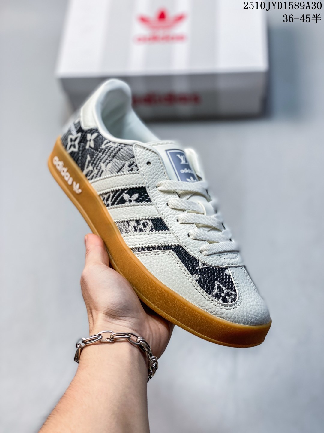 纯原 ✨adidas 德训鞋 “闪电联名-黑灰”高端定制 大厂纯原品质出货 超高清洁度 细节完美 舒适百搭 低帮休闲板鞋 男女同款 货号:SC9207-722 JYD1589A30