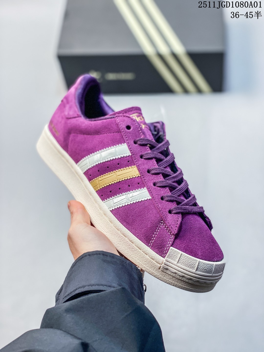 💰180 公司级
阿迪达斯AD Originals Superstar 经典贝壳头休闲板鞋 纯白 B27136 纯原鞋楦 立体LOGO 国内最高工艺 原装超软一体蓝底 头层抗裂牛皮 原厂数据密度鞋带 鞋舌3D高频版 
11JGD1080A01