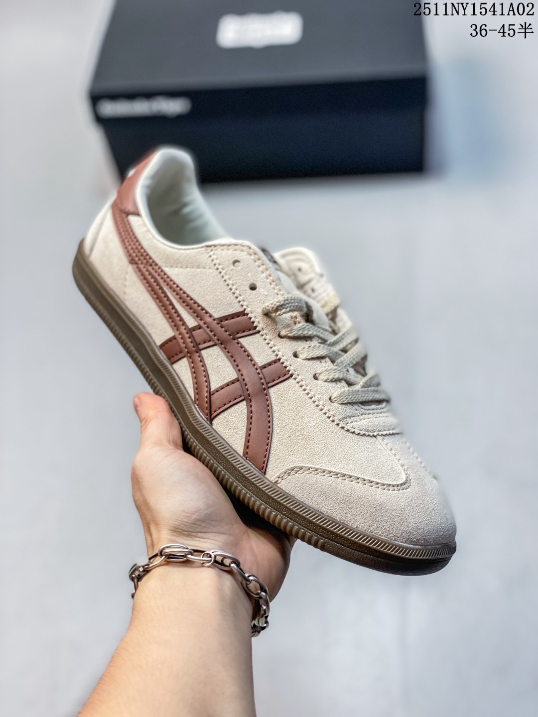 Onitsuka Tiger Tokuten 亚瑟士 复古低帮休闲跑鞋 实拍首发 TOKUTEN的灵感来源于80年代的室内用鞋 T-TOE前足补强设计 室内鞋的橡胶大底元素 复古经典 是TIGER拥趸追捧款 鞋跟 鞋舌处印有鬼塚虎特有的品牌logo标志 提升品牌的认知度 柔软内里材质 穿着更加舒适 改良后鞋底设计 更具防滑性 官方货号:1183C562-250 NY1541A02