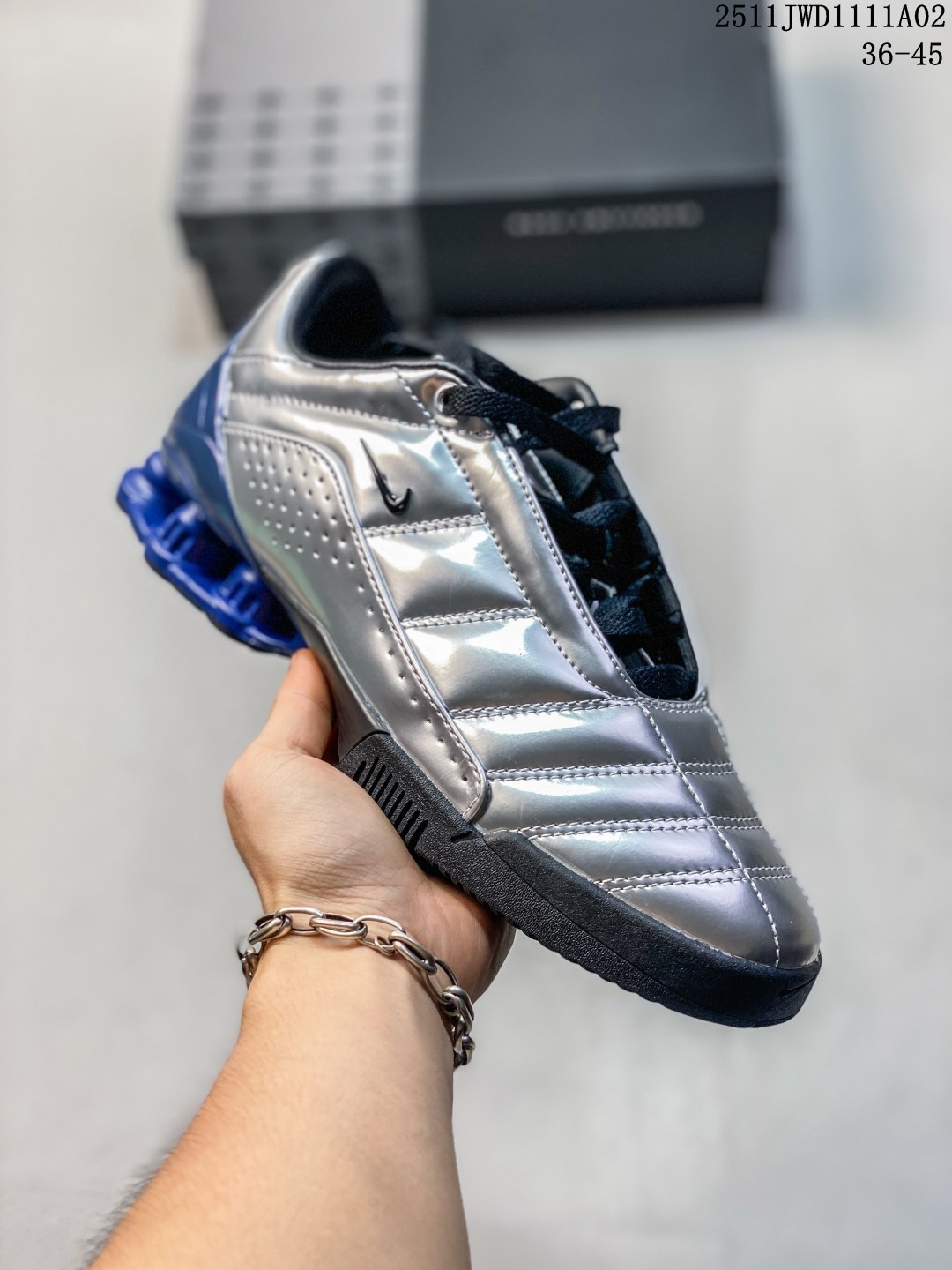 纯原 耐克 Nick T90 SHOX MAGIA SP 运动缓震跑步鞋! 保留经典马拉松鞋款造型双层材质 兼顾包裹感以及透气性带来最佳的专业级跑鞋体验! 货号:IM9326 尺码:如图所示 编码:102132 11JWD1111A02