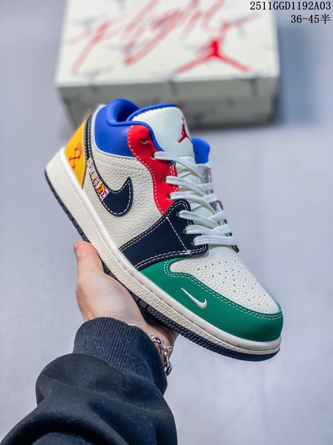 纯原时尚元素 Air Jordan 1 Low “OW-联名'',白绿红蓝黑勾配色,融合了Travis Scott 独特的潮流风格,个性的设计风格以及Jordan品牌的经典元素 使其成为一双具有独特身份和价值的鞋子 清新而立体的外观加上联名标识更突出了其独特身份 独有配色方案显示出活力和时尚感 在视觉冲击的同时 鞋身的质感和细腻的细节处理使其显得高端而格调十足 这款拼色乔一联名是设计与创意完美结合 融合多方的个性风格是一款备受瞩目的潮流鞋款 定制鞋盒 大厂纯原品质 货号:LB8888-001 GGD1192A03